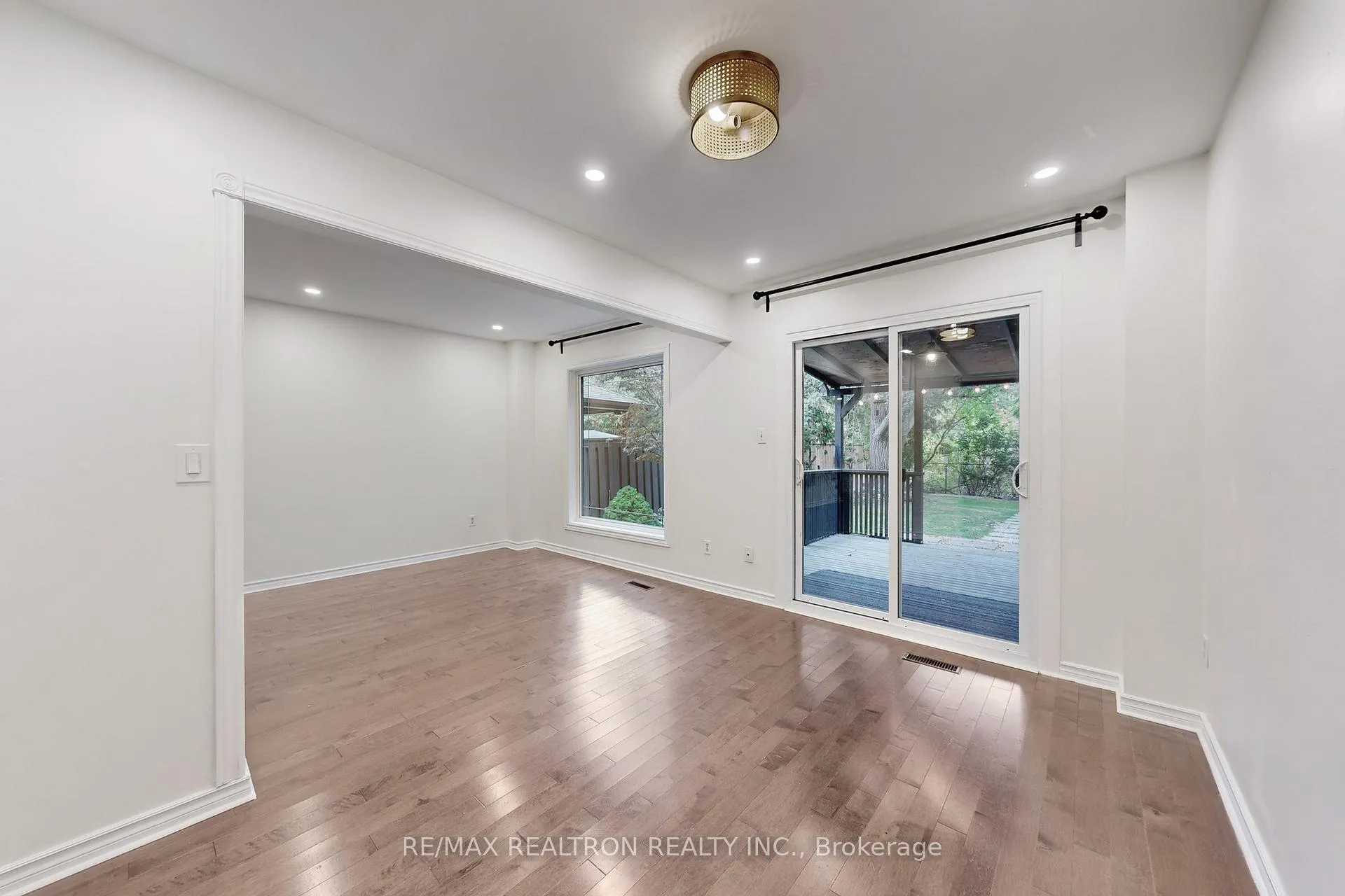 Photo 12 of 74 Trothen Circle, Markham, Markham Village — HOMEH