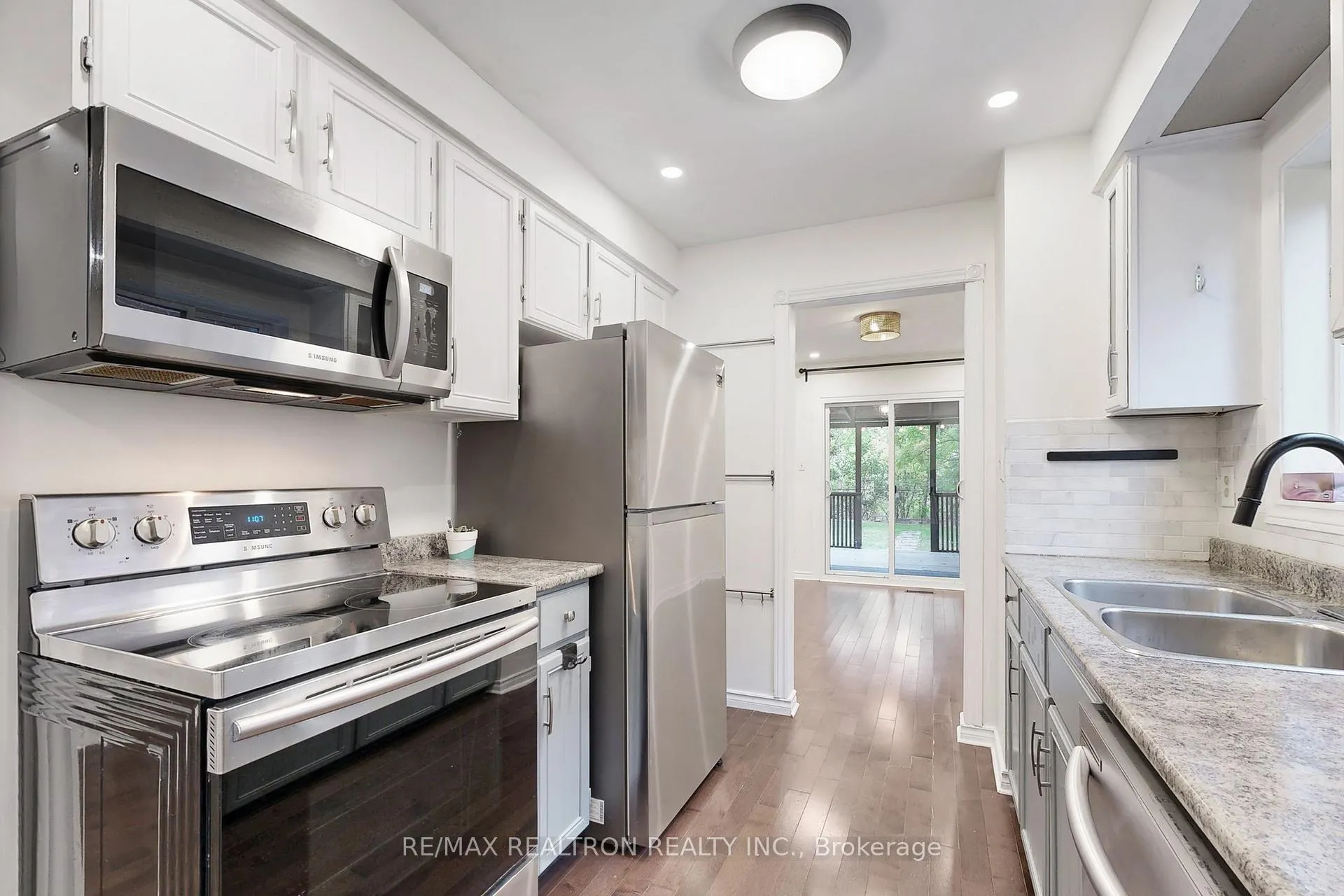 Photo 14 of 74 Trothen Circle, Markham, Markham Village — HOMEH