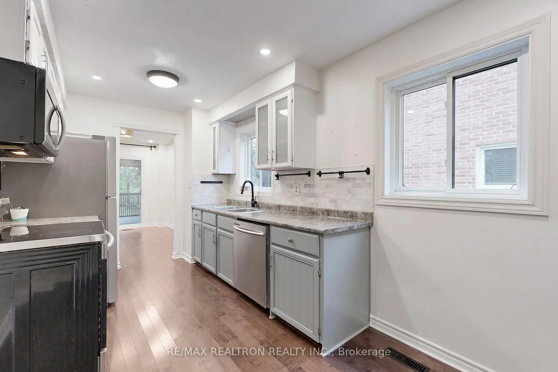 Photo 15 of 74 Trothen Circle, Markham, Markham Village — HOMEH