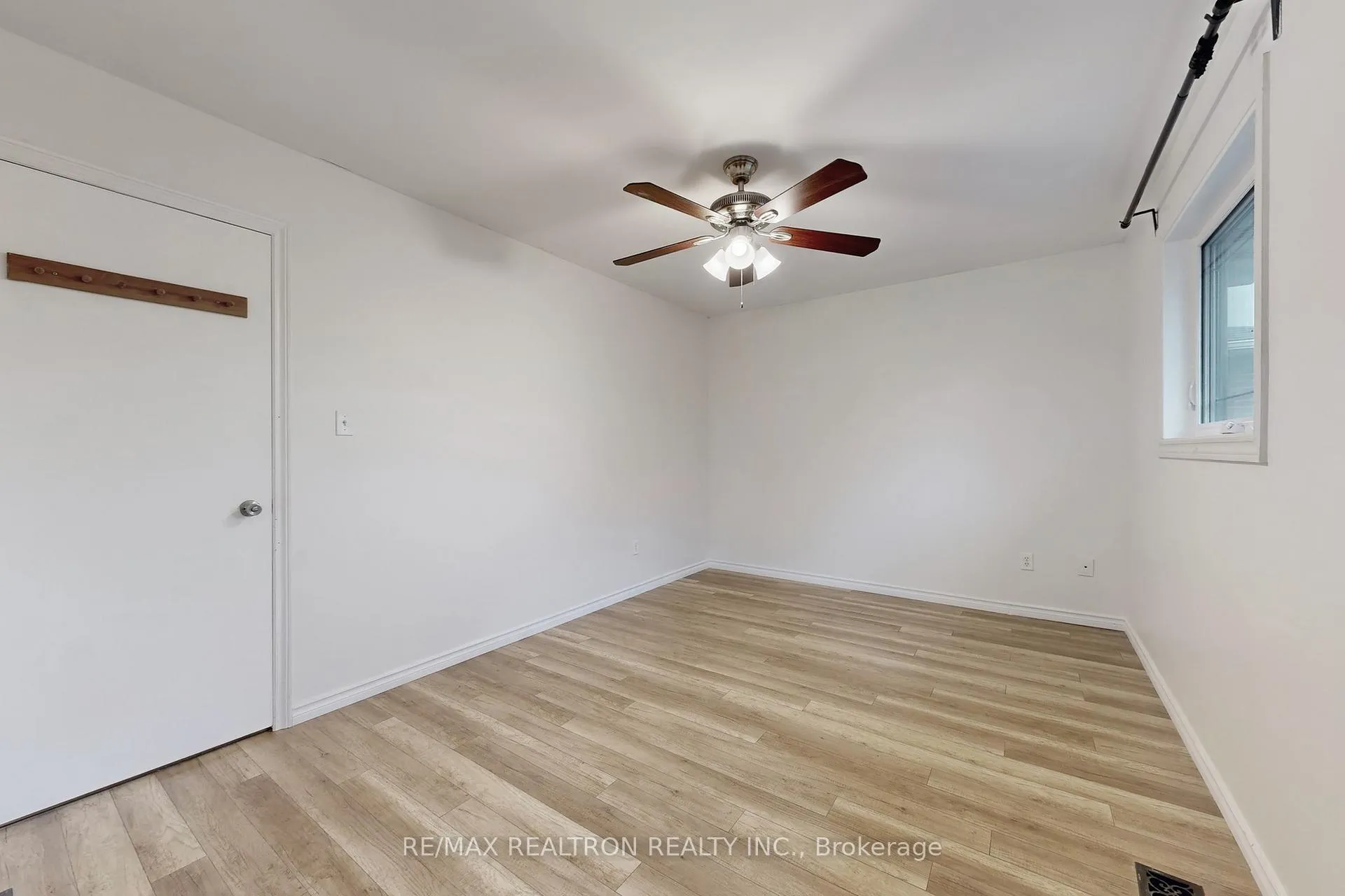Photo 21 of 74 Trothen Circle, Markham, Markham Village — HOMEH