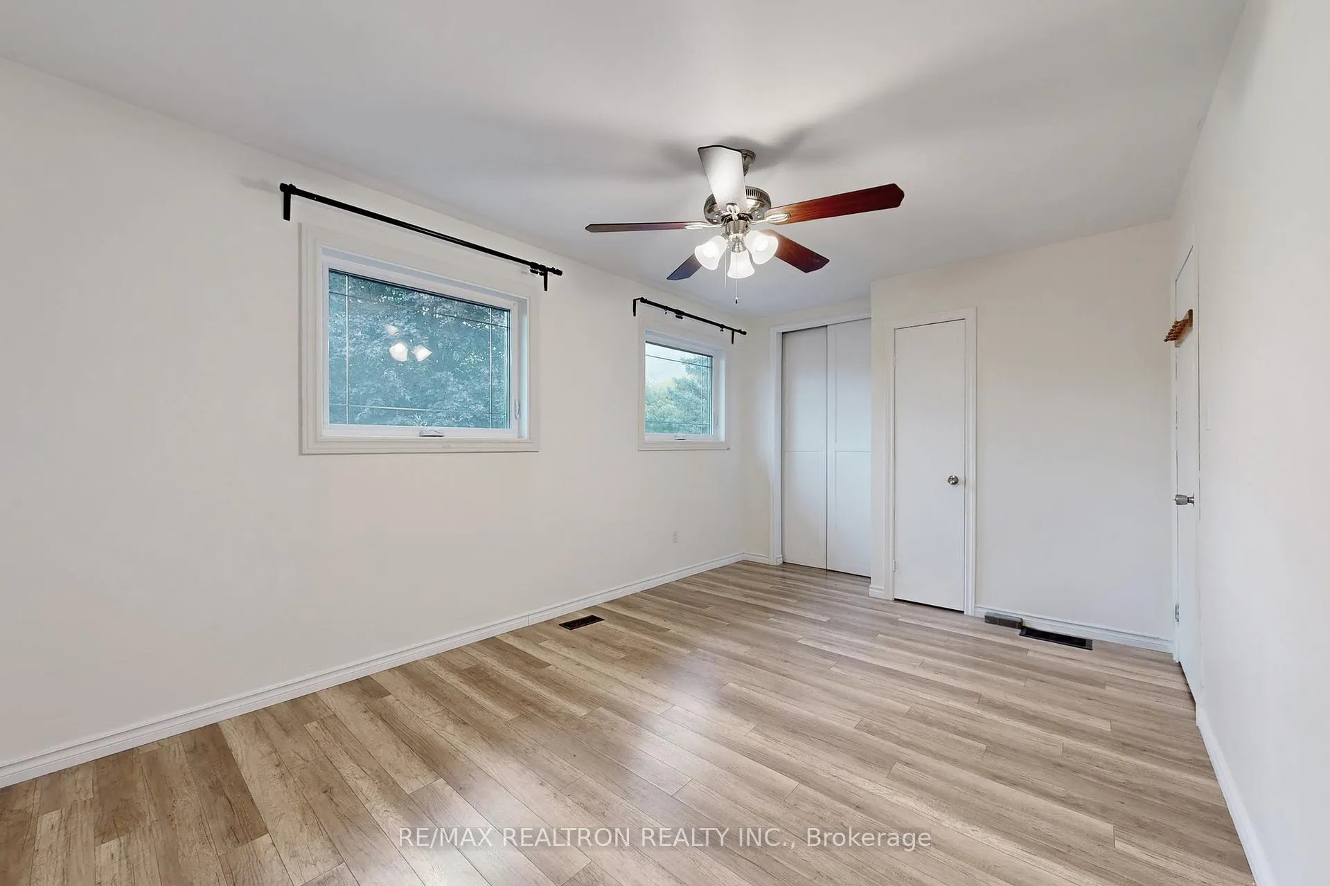 Photo 23 of 74 Trothen Circle, Markham, Markham Village — HOMEH