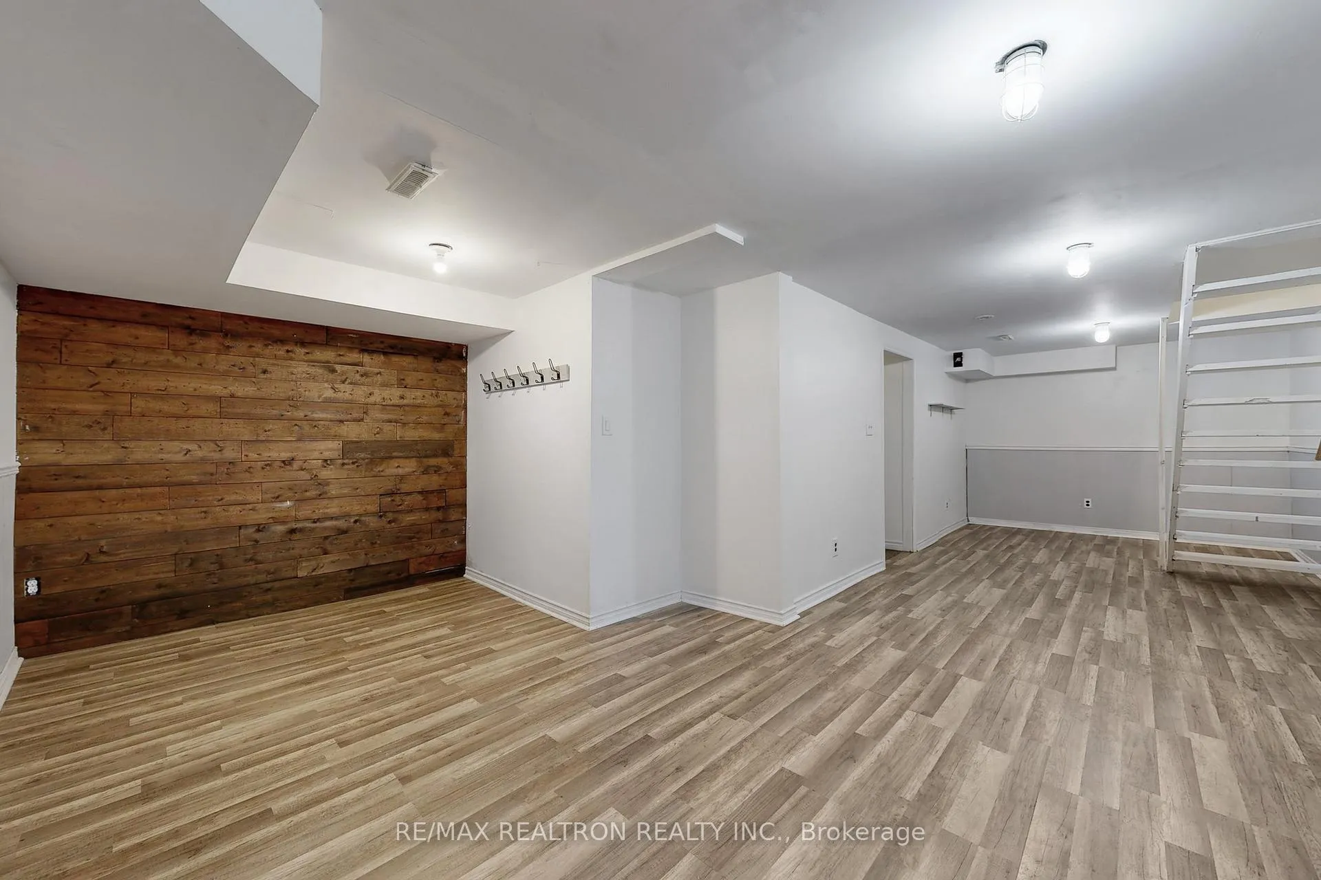 Photo 37 of 74 Trothen Circle, Markham, Markham Village — HOMEH