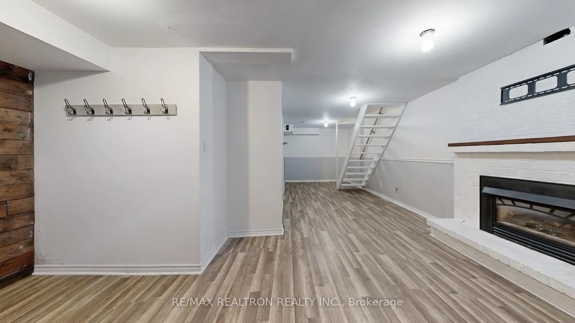 Photo 42 of 74 Trothen Circle, Markham, Markham Village — HOMEH