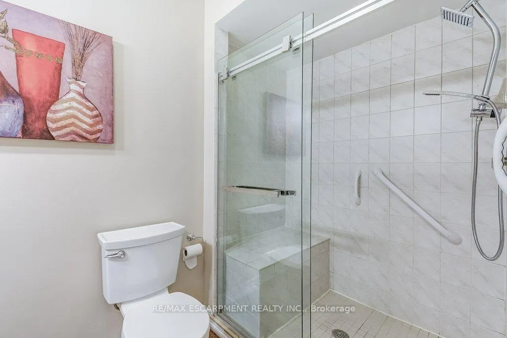 Photo 16 of 93 Egret Avenue, Hamilton, Mount Hope — HOMEH