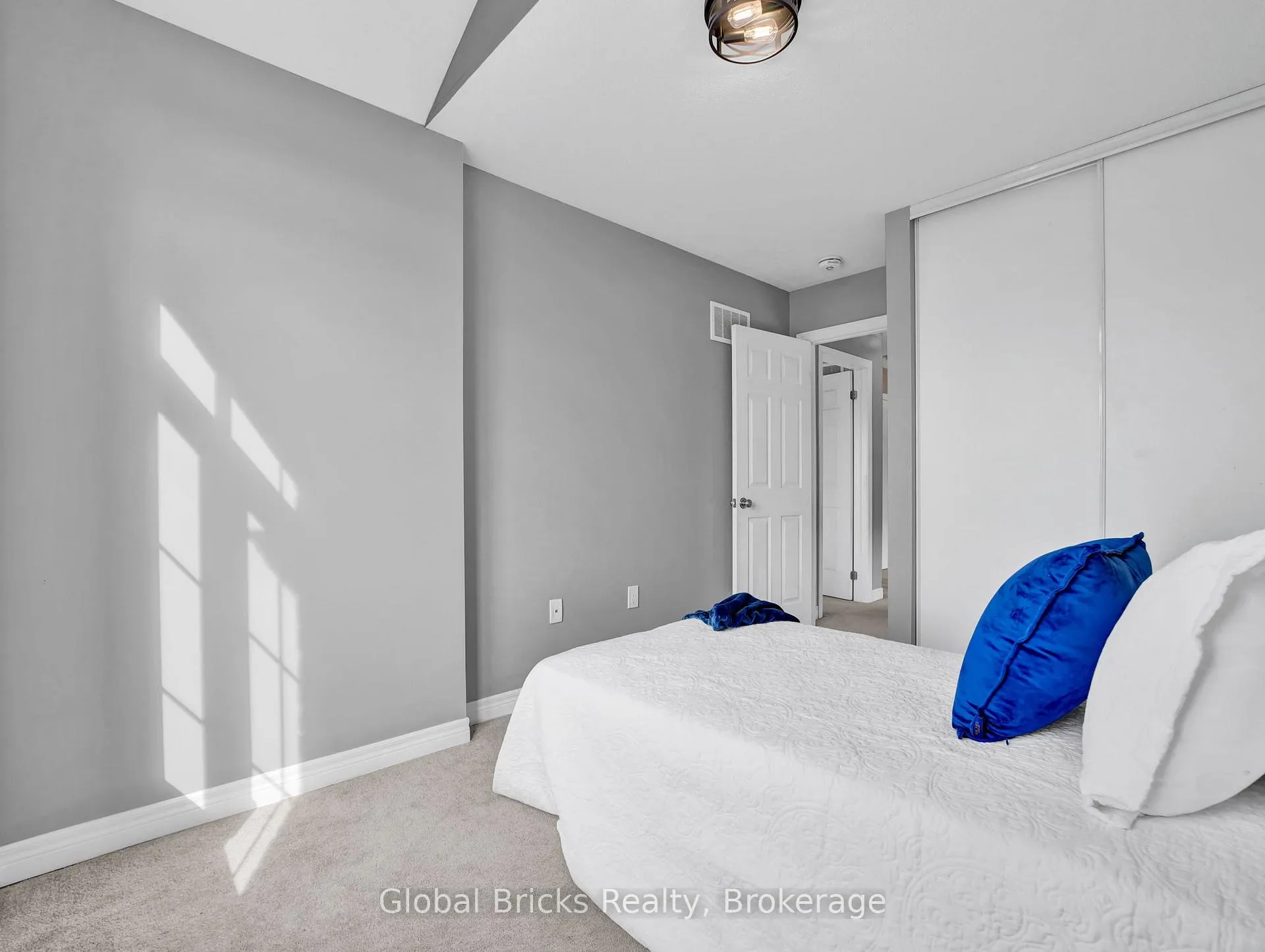 Photo 22 of 15 Hartley Avenue, Brant, Paris — HOMEH