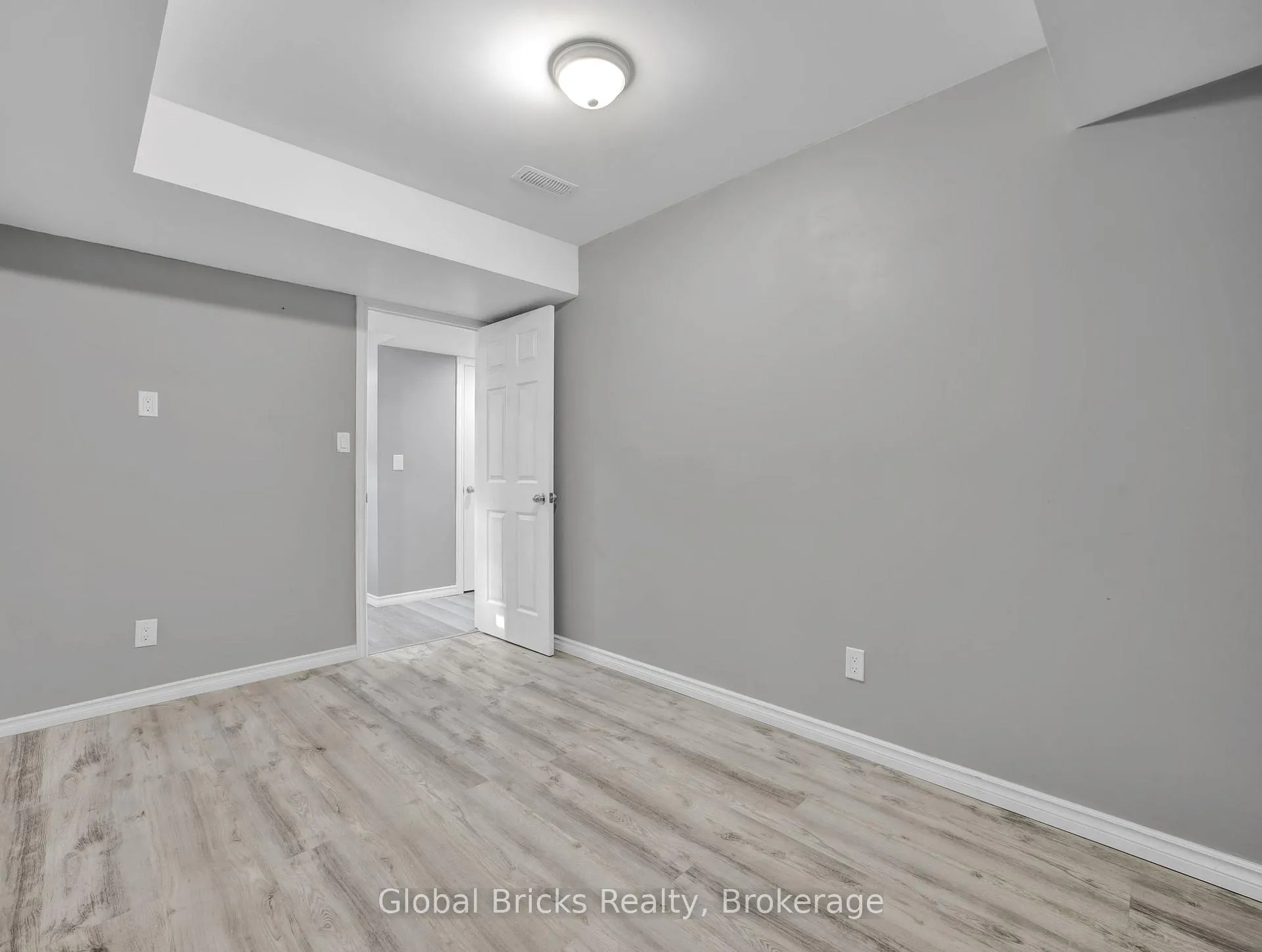 Photo 34 of 15 Hartley Avenue, Brant, Paris — HOMEH