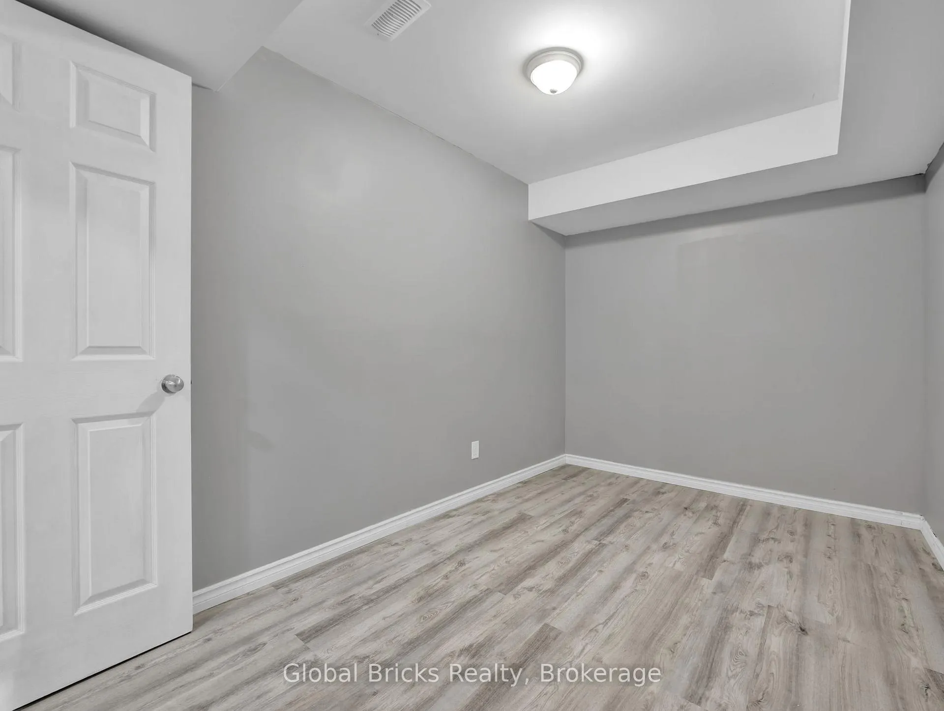 Photo 35 of 15 Hartley Avenue, Brant, Paris — HOMEH