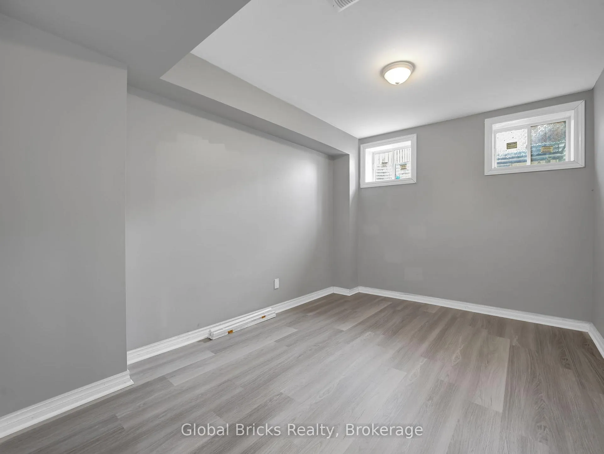 Photo 37 of 15 Hartley Avenue, Brant, Paris — HOMEH