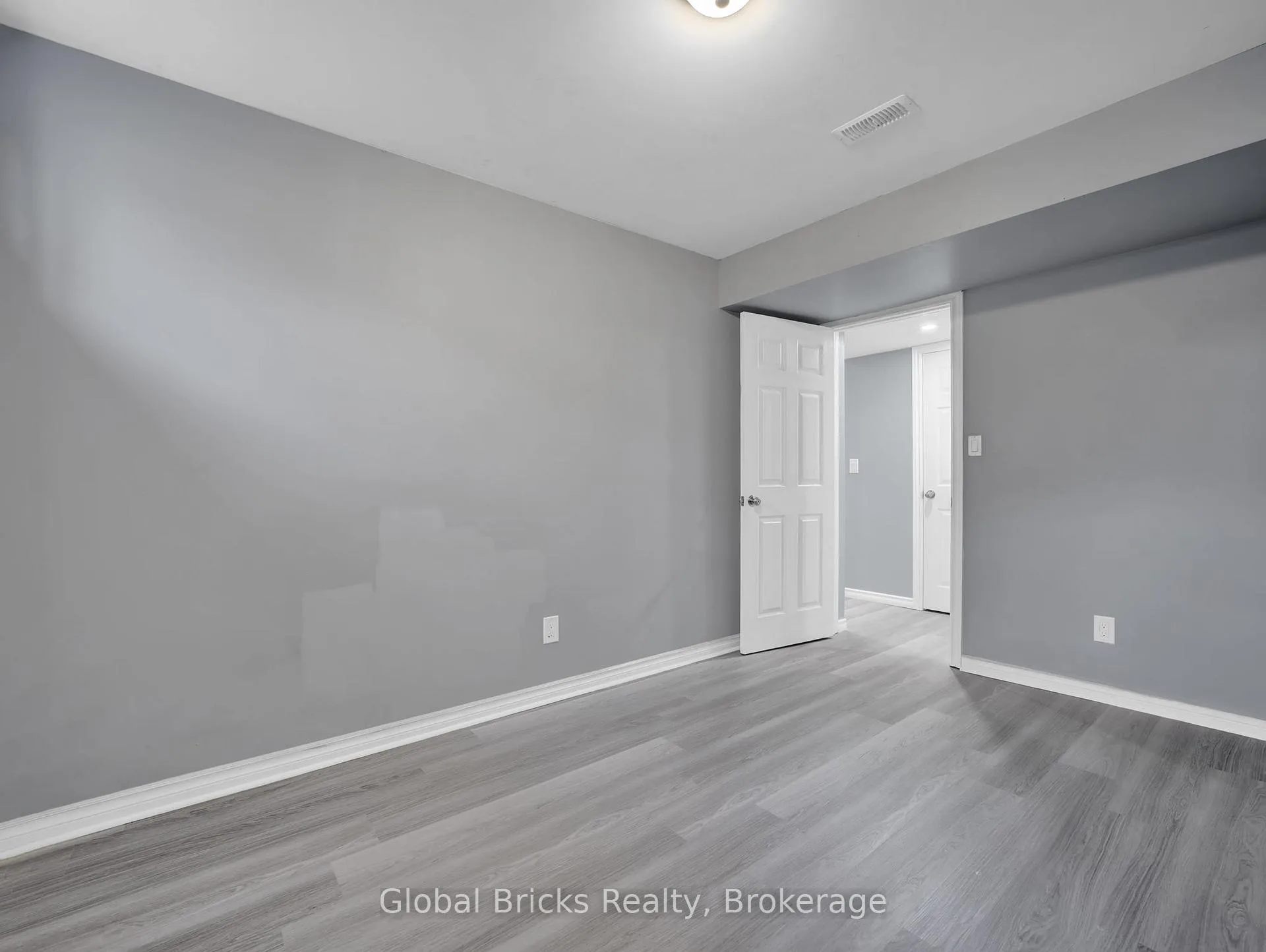 Photo 38 of 15 Hartley Avenue, Brant, Paris — HOMEH