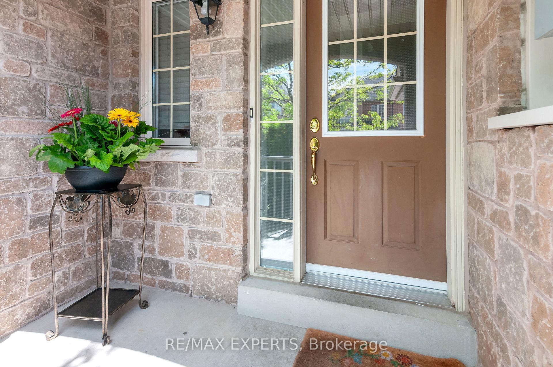 Photo 2 of 76 Eagle Trace Drive, Brampton, Sandringham-Wellington — HOMEH