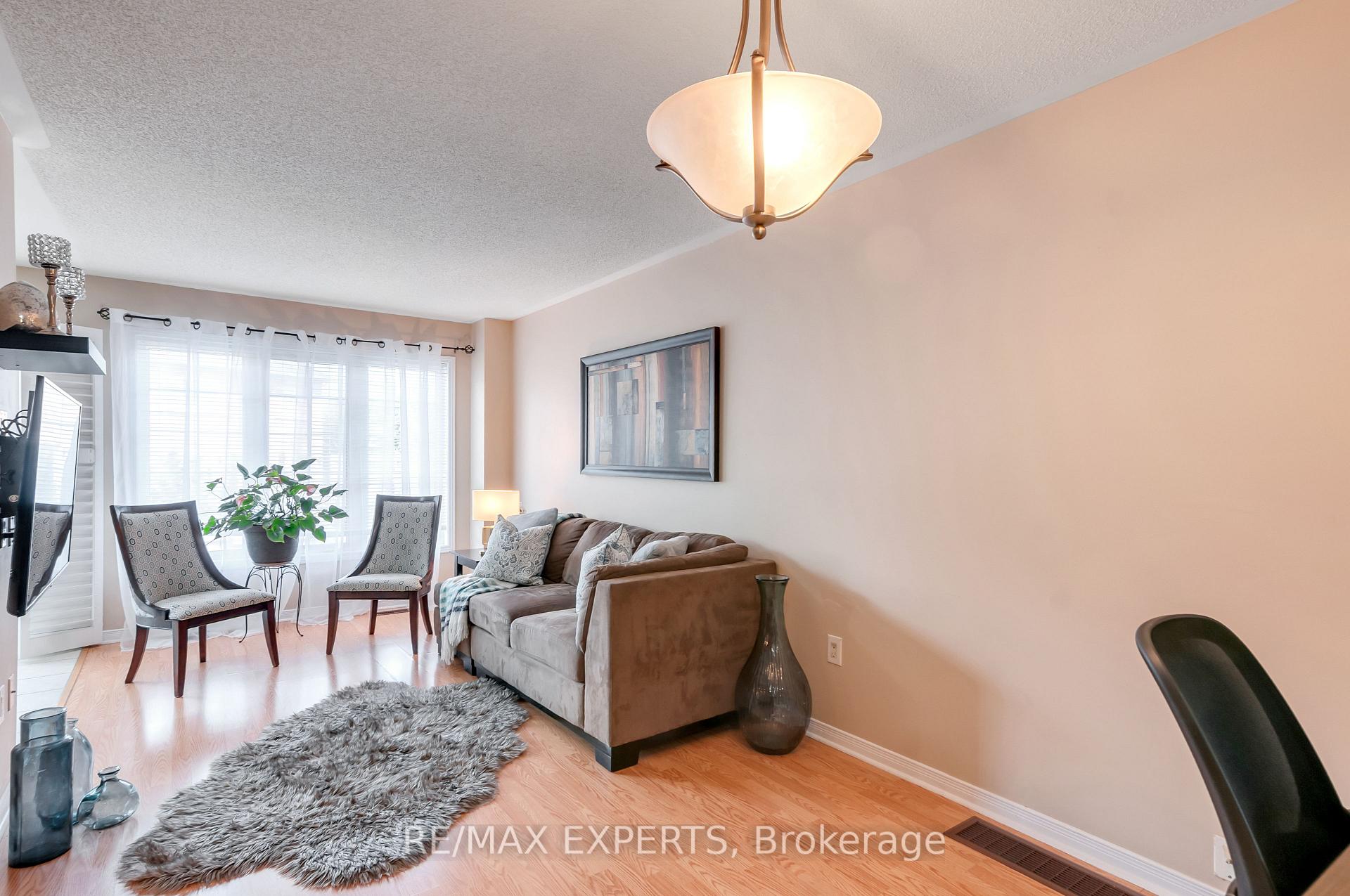 Photo 8 of 76 Eagle Trace Drive, Brampton, Sandringham-Wellington — HOMEH
