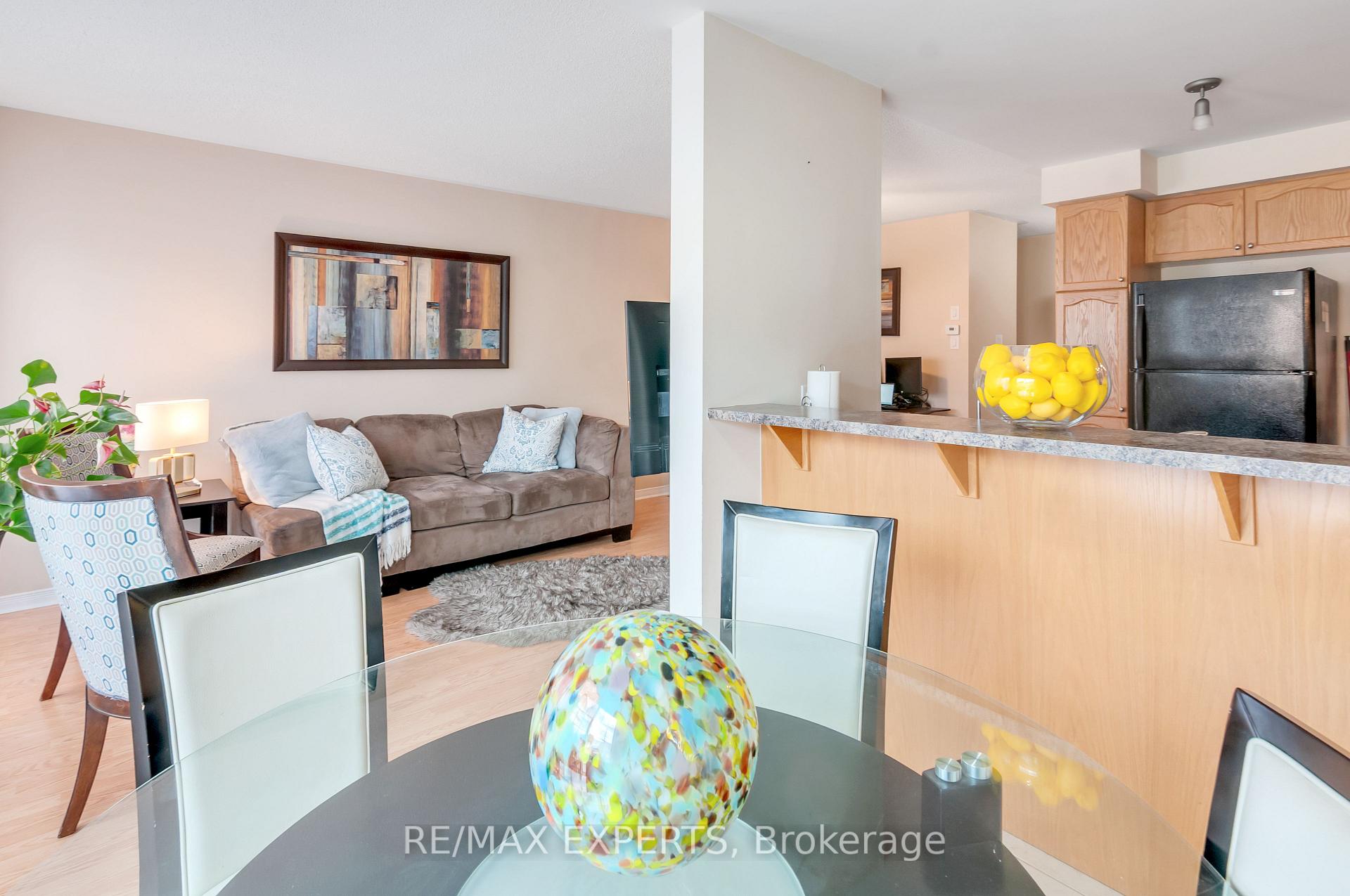 Photo 10 of 76 Eagle Trace Drive, Brampton, Sandringham-Wellington — HOMEH
