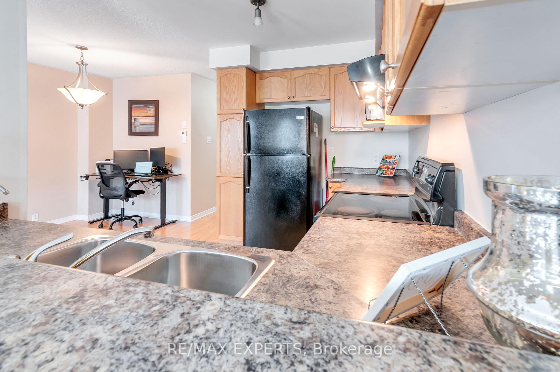 Photo 13 of 76 Eagle Trace Drive, Brampton, Sandringham-Wellington — HOMEH