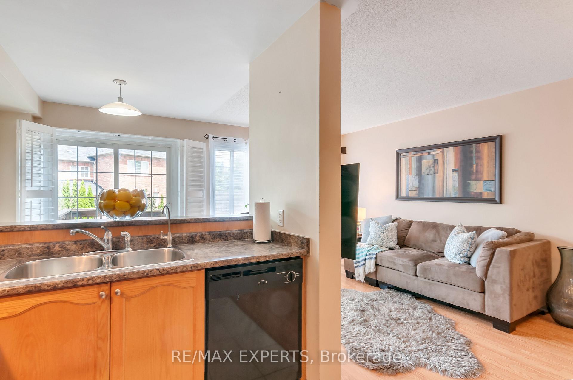 Photo 14 of 76 Eagle Trace Drive, Brampton, Sandringham-Wellington — HOMEH