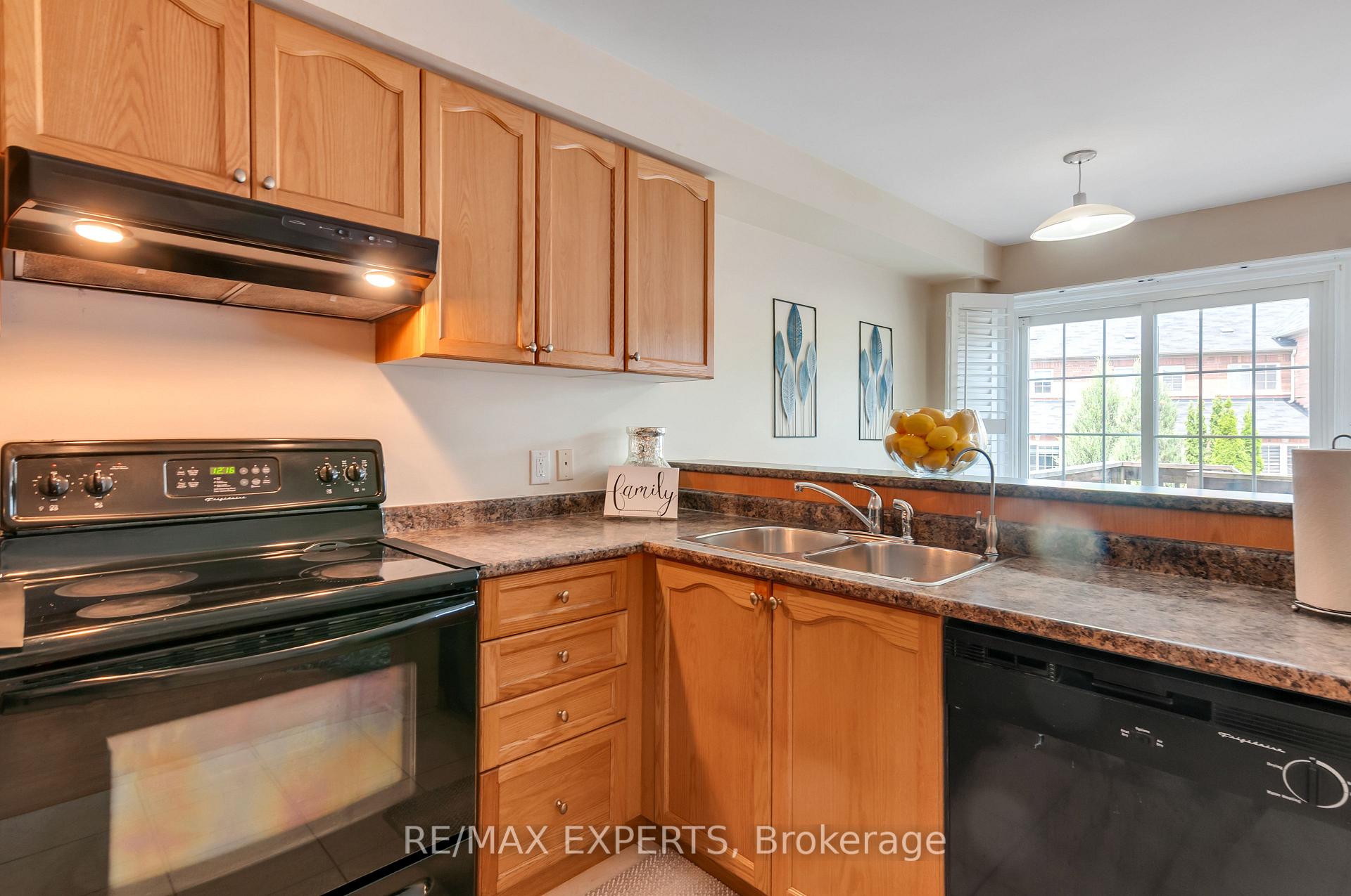 Photo 15 of 76 Eagle Trace Drive, Brampton, Sandringham-Wellington — HOMEH