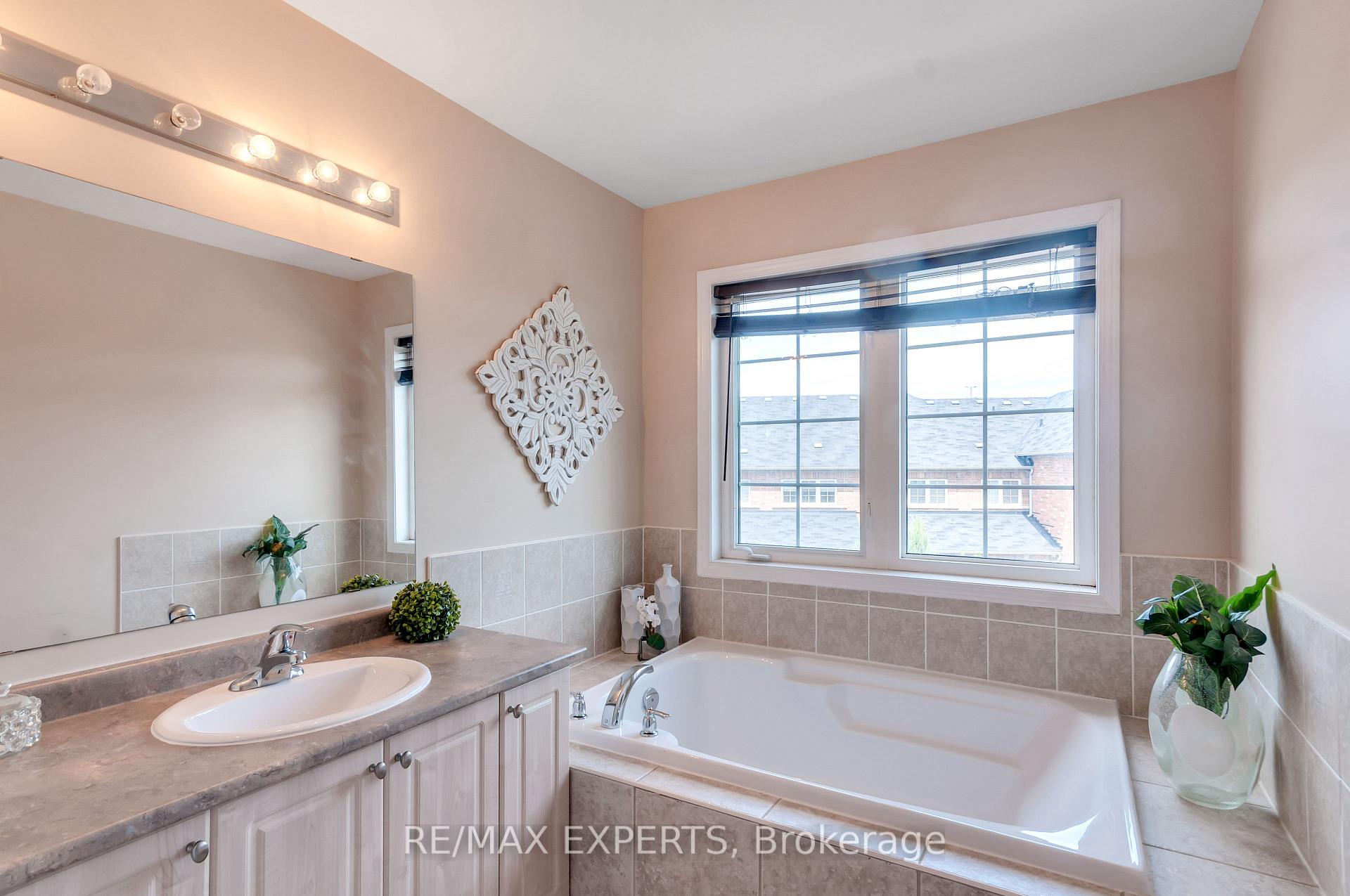 Photo 26 of 76 Eagle Trace Drive, Brampton, Sandringham-Wellington — HOMEH