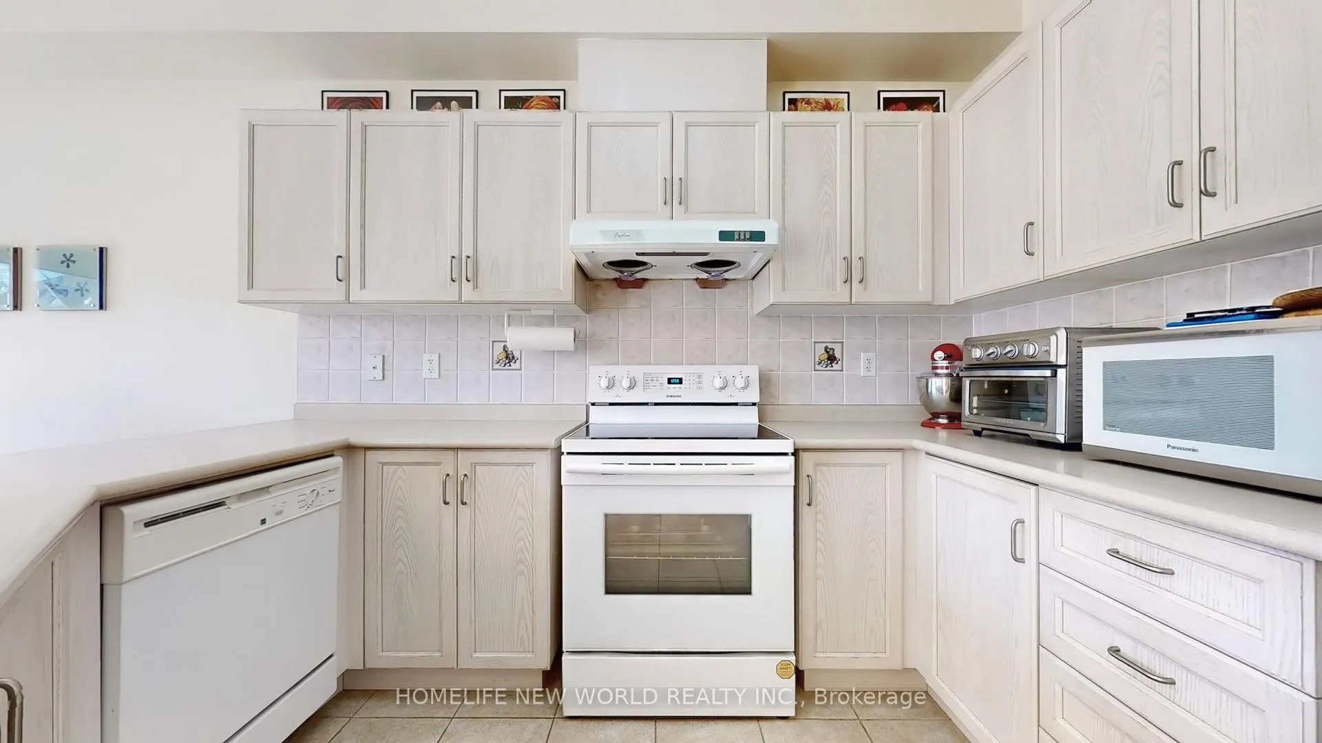 Photo 14 of 11 Drew Kelly Way, Markham, Buttonville — HOMEH