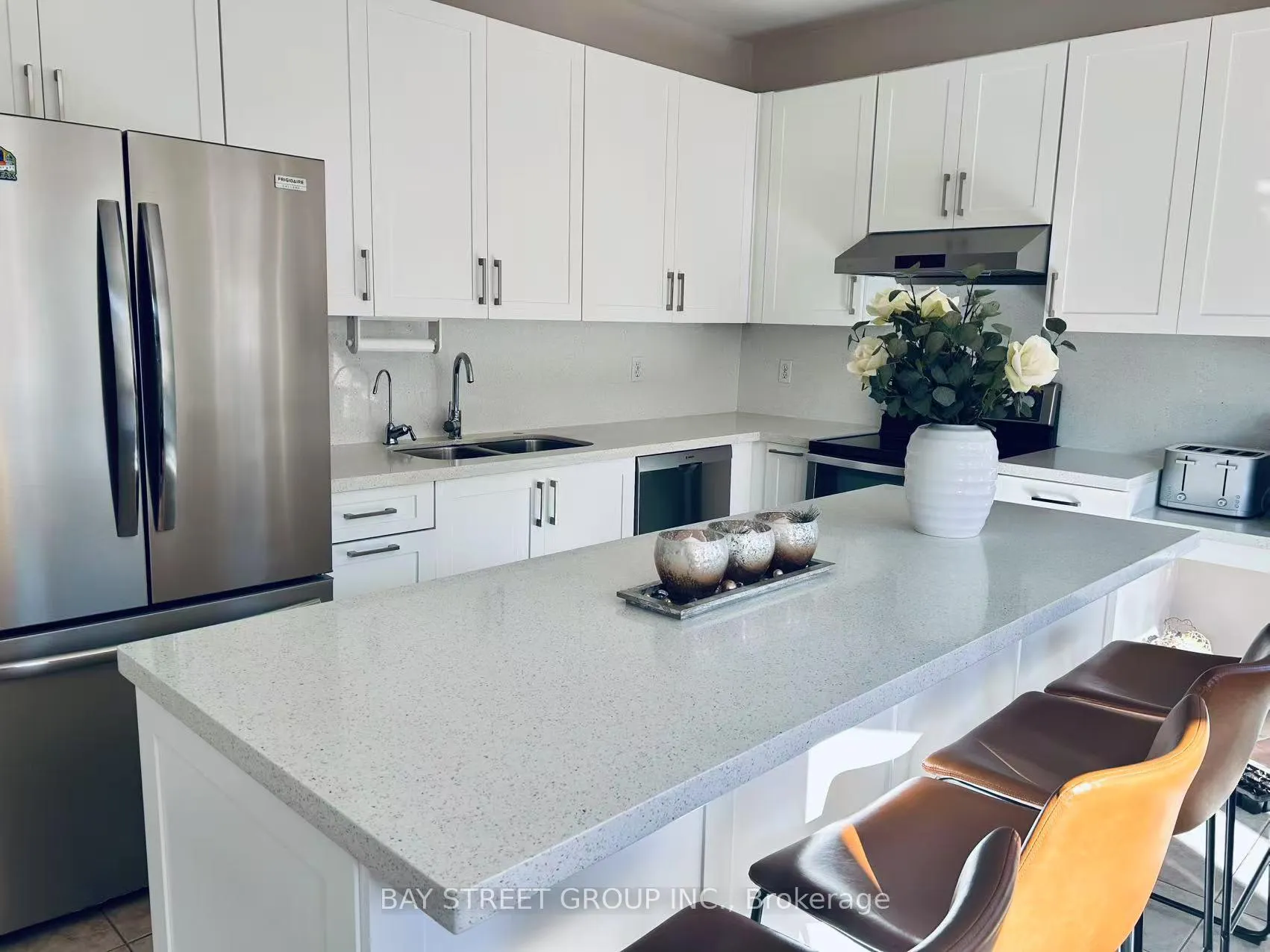 Photo 1 of 19 Belgrave Square, Markham, Berczy — HOMEH