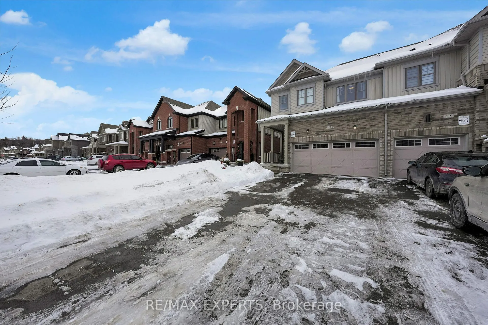 Photo 2 of 27 Arnold Crescent, New Tecumseth, Alliston — HOMEH