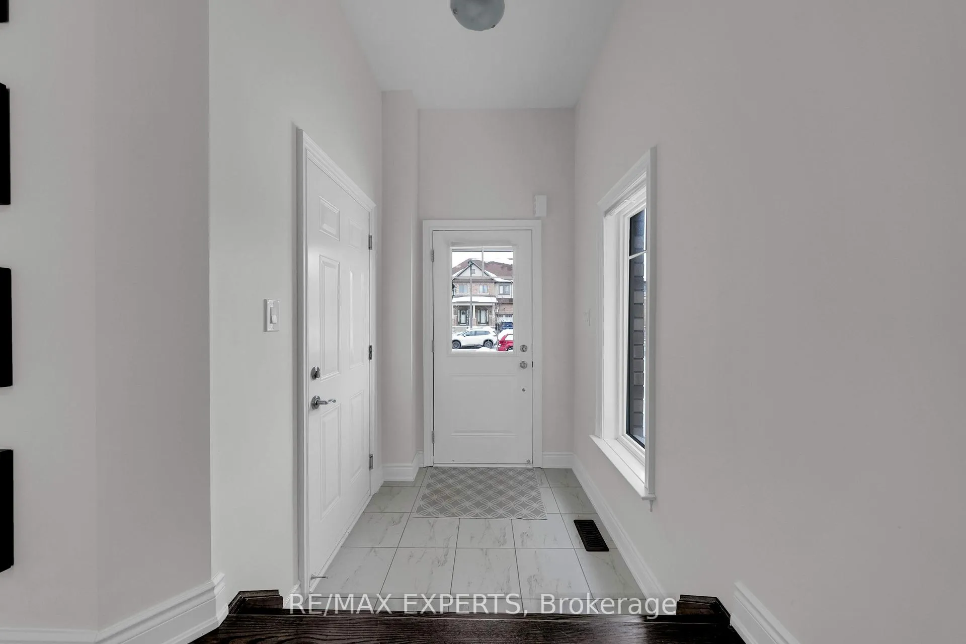 Photo 5 of 27 Arnold Crescent, New Tecumseth, Alliston — HOMEH