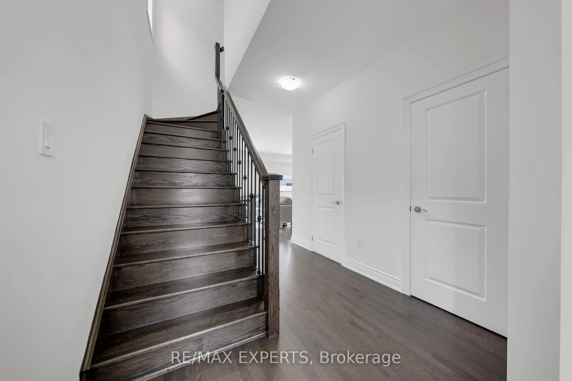 Photo 8 of 27 Arnold Crescent, New Tecumseth, Alliston — HOMEH