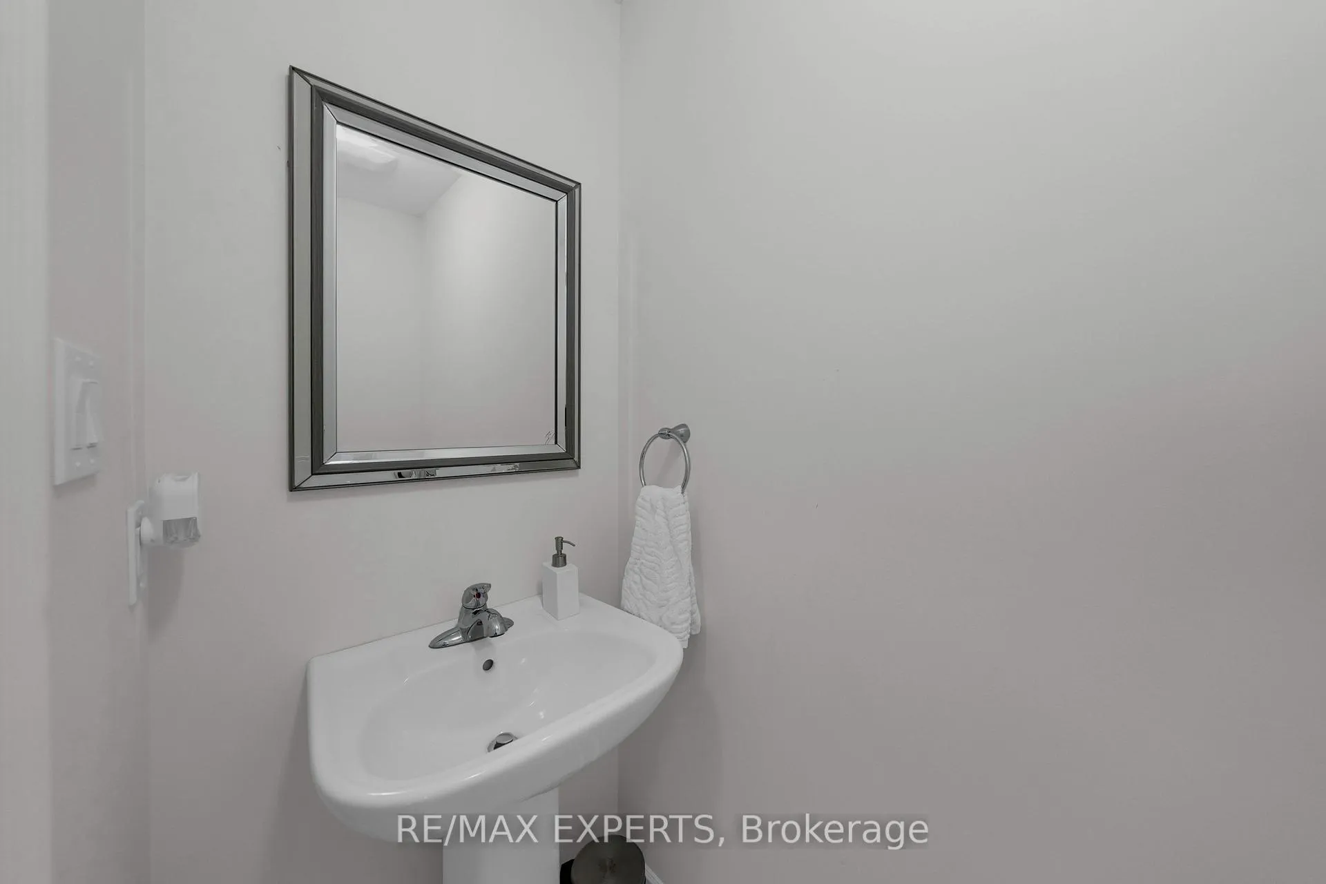 Photo 9 of 27 Arnold Crescent, New Tecumseth, Alliston — HOMEH