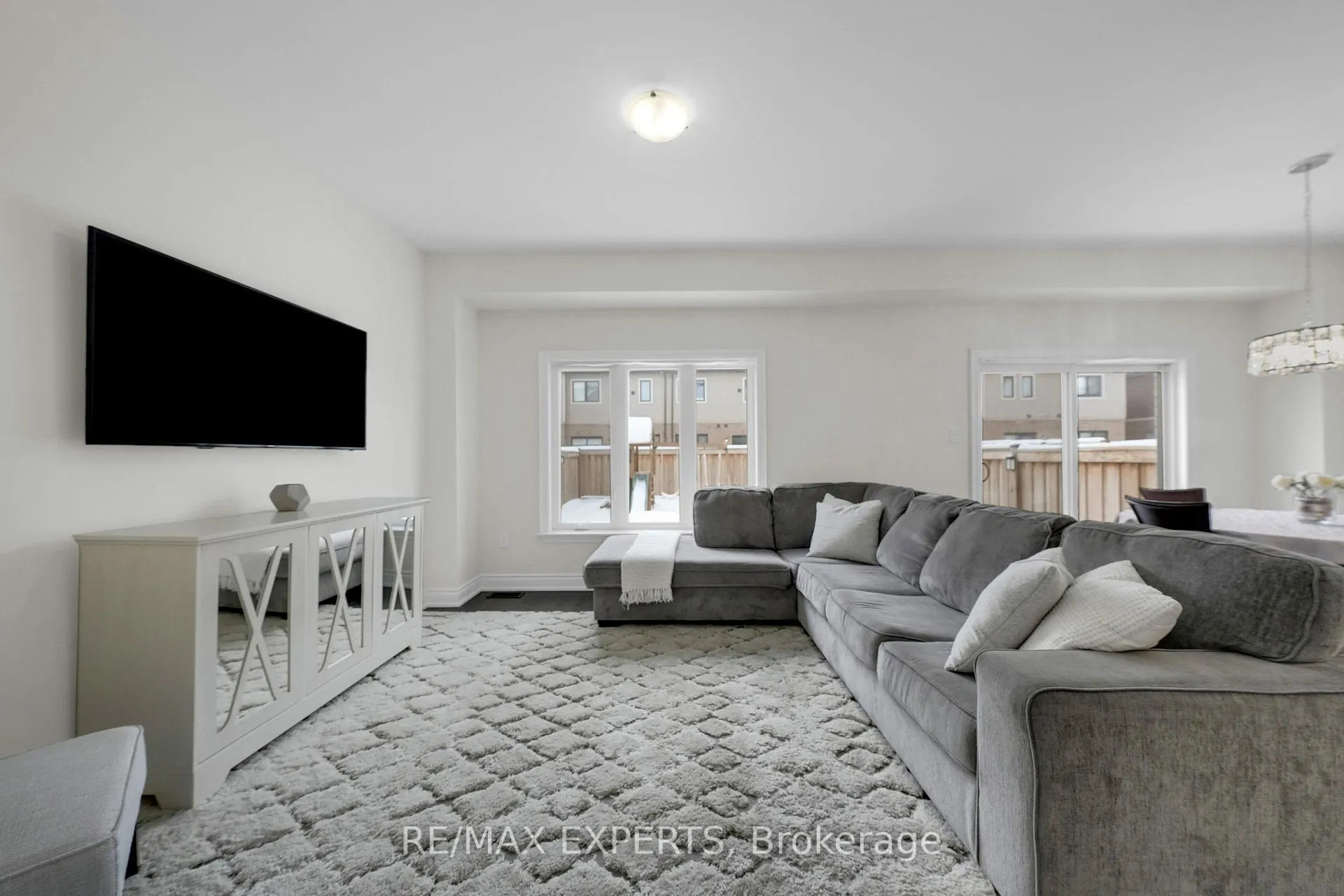 Photo 11 of 27 Arnold Crescent, New Tecumseth, Alliston — HOMEH