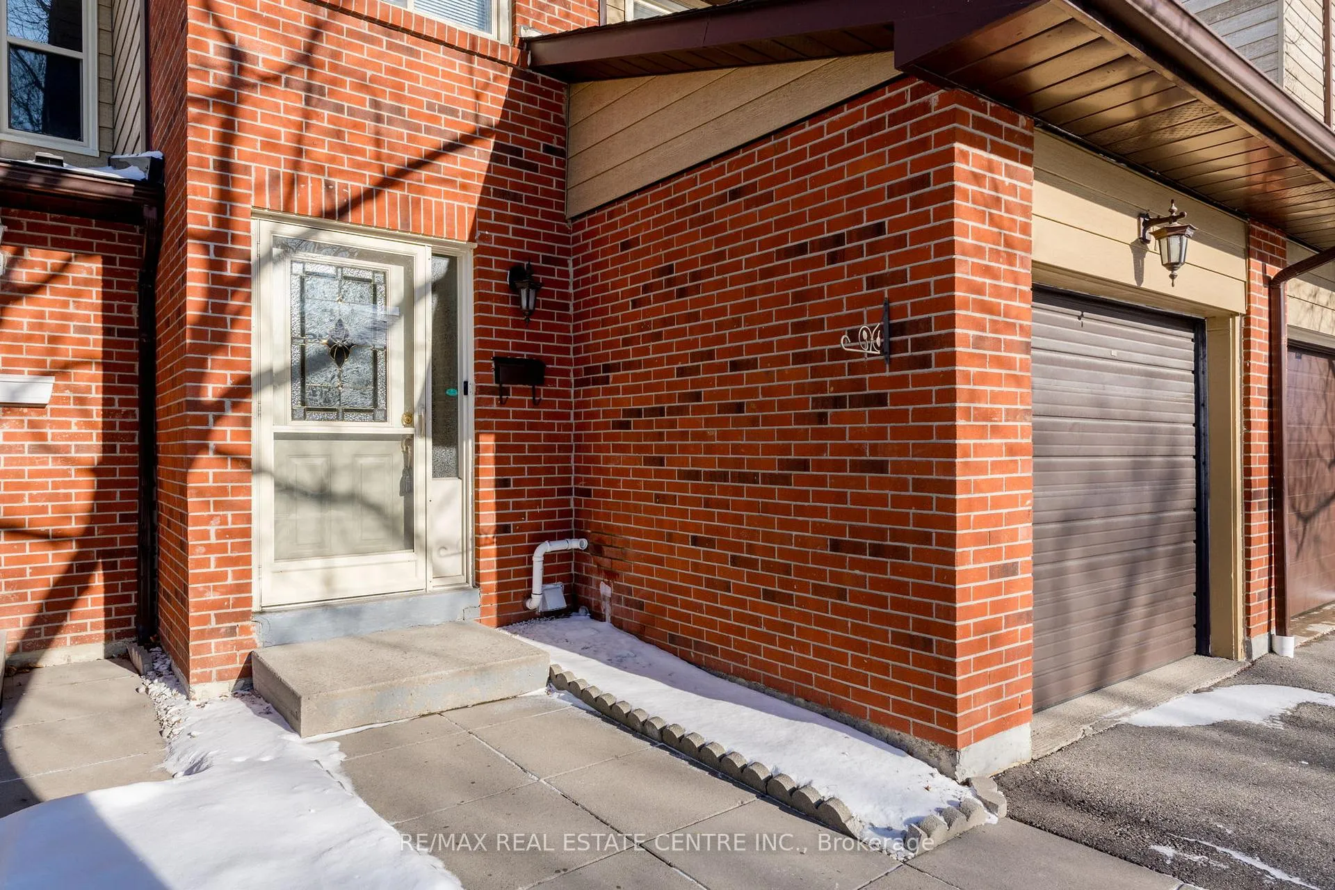 Photo 4 of 75 Foster Crescent, Brampton, Brampton North — HOMEH