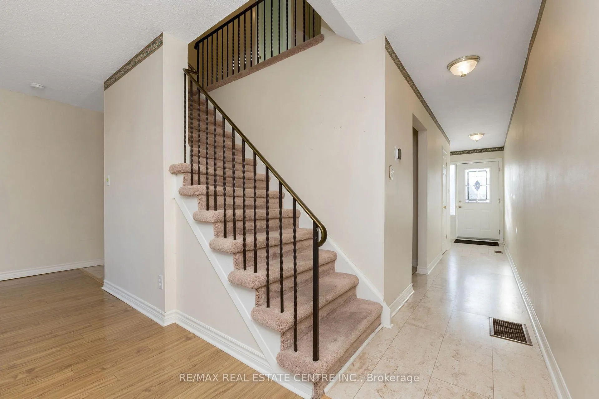 Photo 6 of 75 Foster Crescent, Brampton, Brampton North — HOMEH