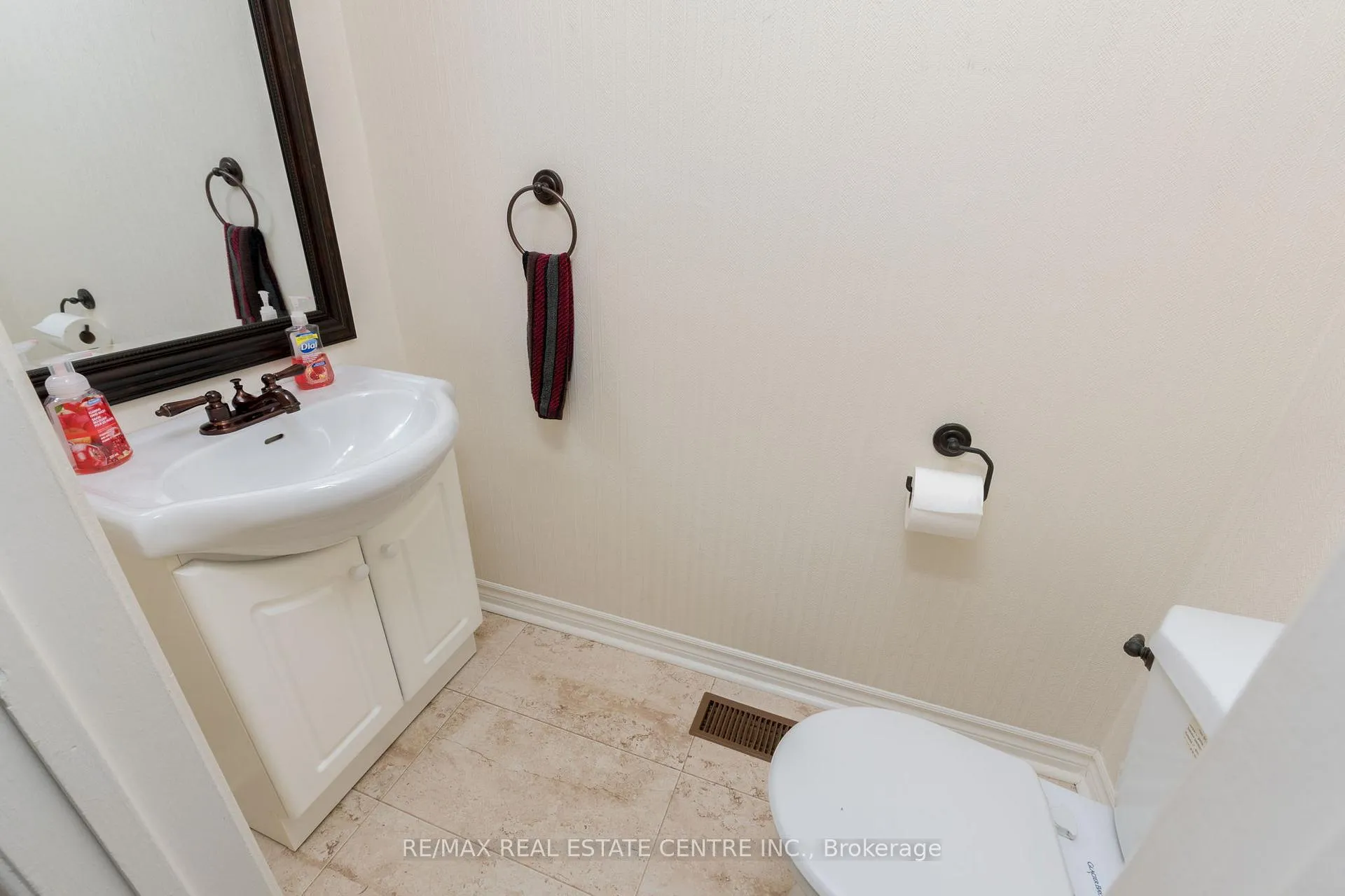 Photo 15 of 75 Foster Crescent, Brampton, Brampton North — HOMEH