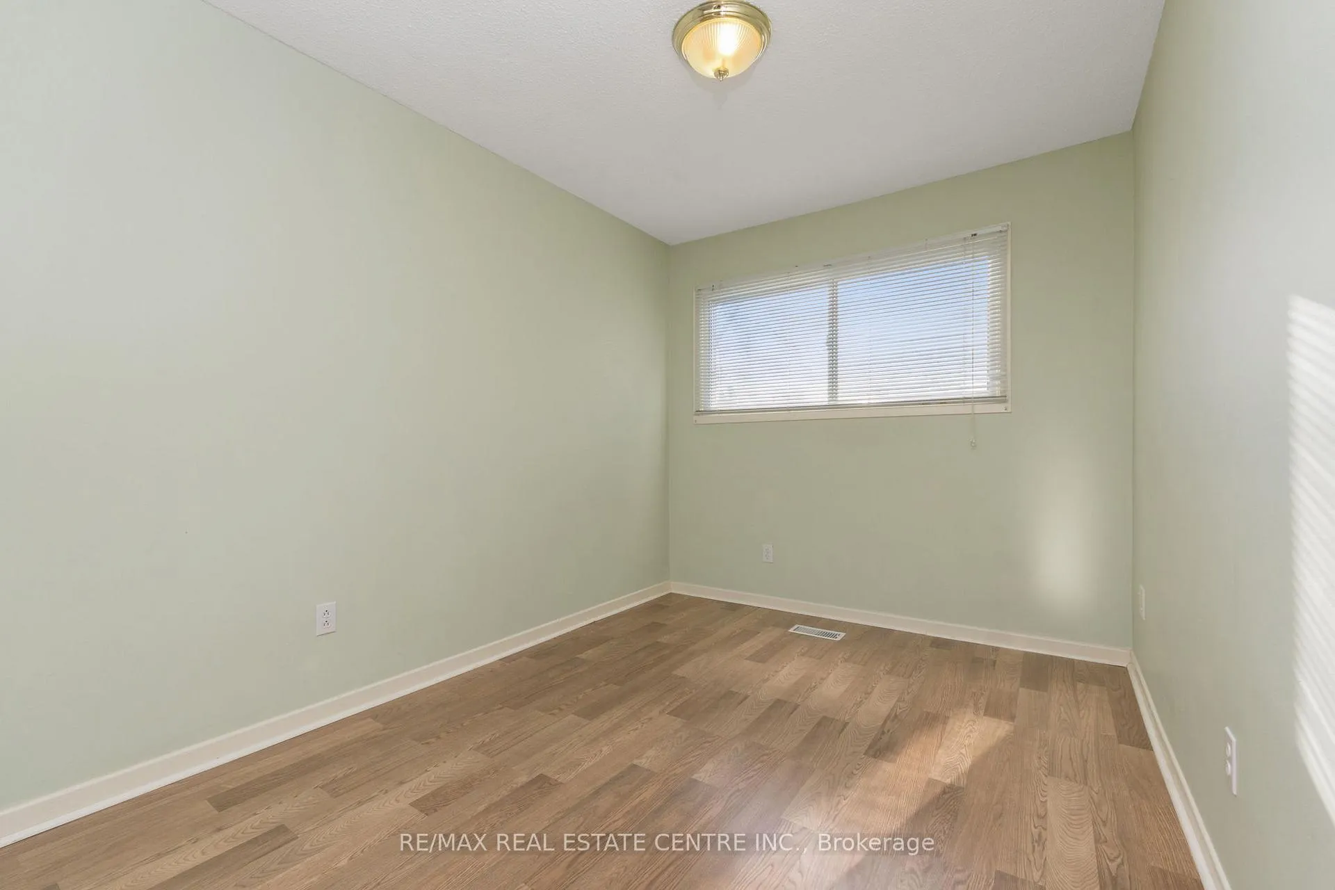Photo 20 of 75 Foster Crescent, Brampton, Brampton North — HOMEH