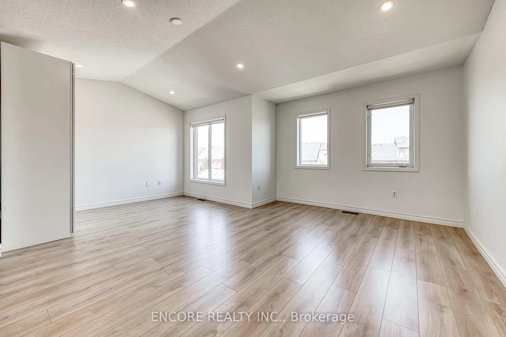 Photo 35 of 24 Spring Meadow Avenue, Markham, Cornell — HOMEH
