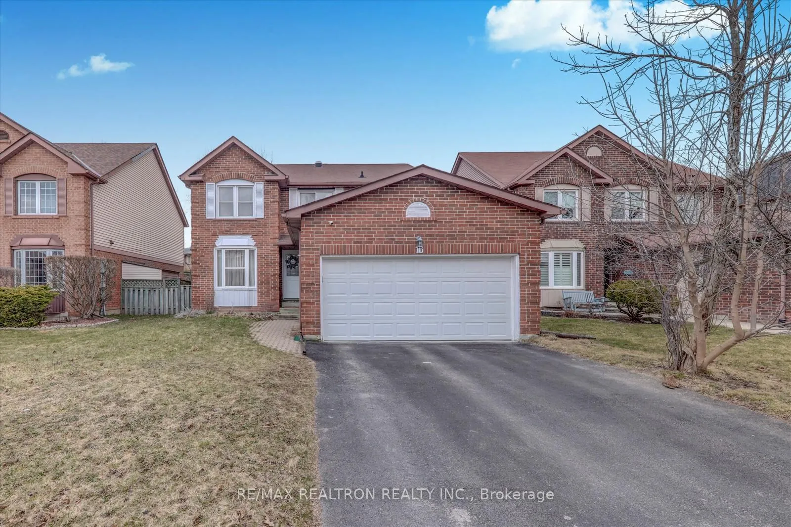 Photo 2 of 16 Larkin Avenue, Markham, Markham Village — HOMEH