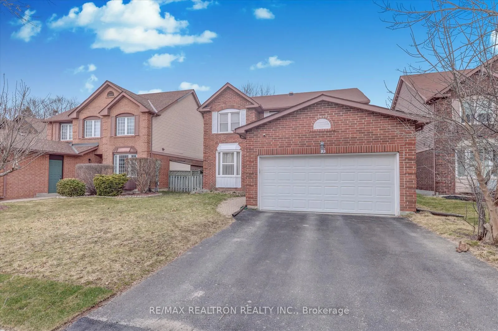 Photo 3 of 16 Larkin Avenue, Markham, Markham Village — HOMEH