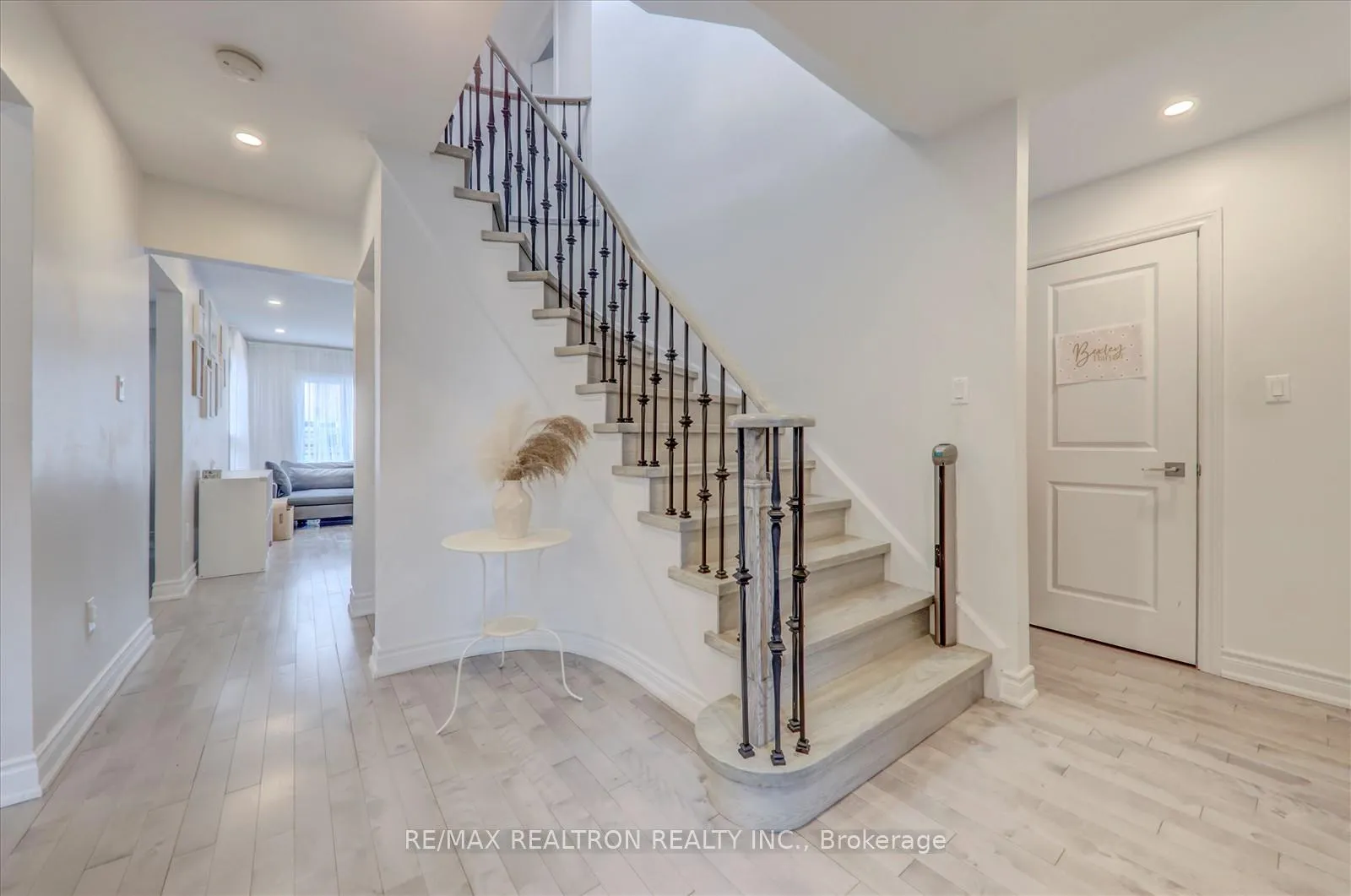 Photo 7 of 16 Larkin Avenue, Markham, Markham Village — HOMEH