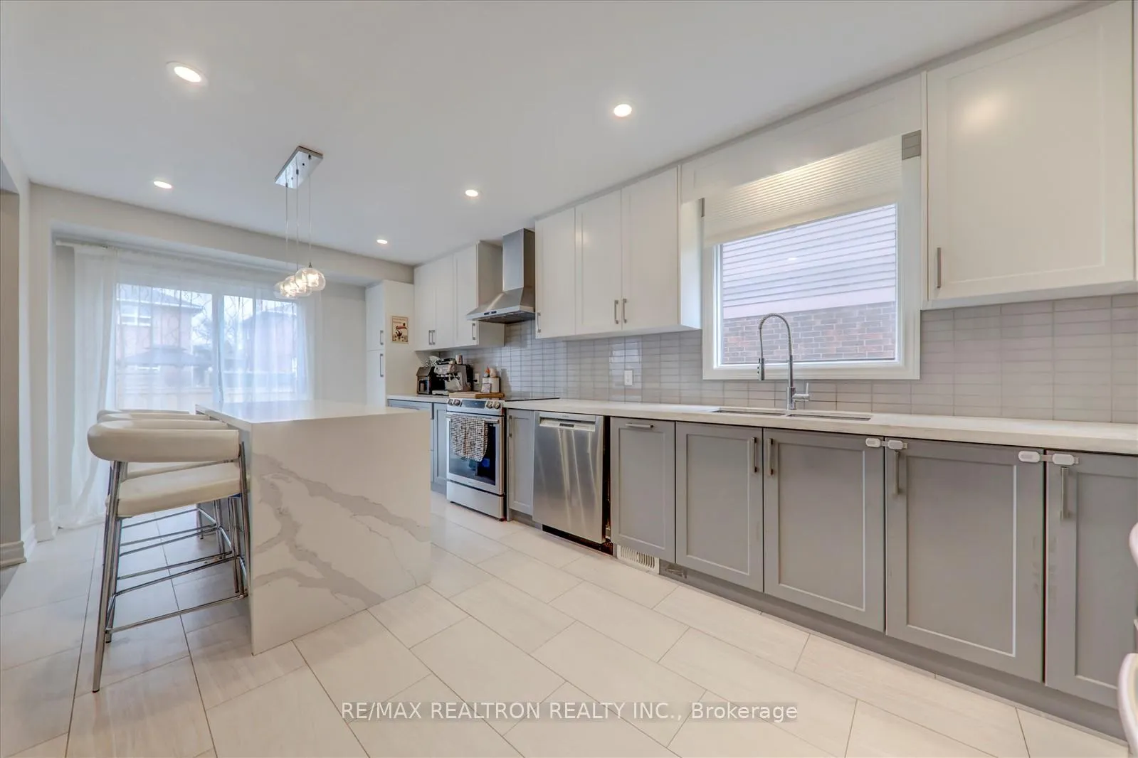 Photo 8 of 16 Larkin Avenue, Markham, Markham Village — HOMEH
