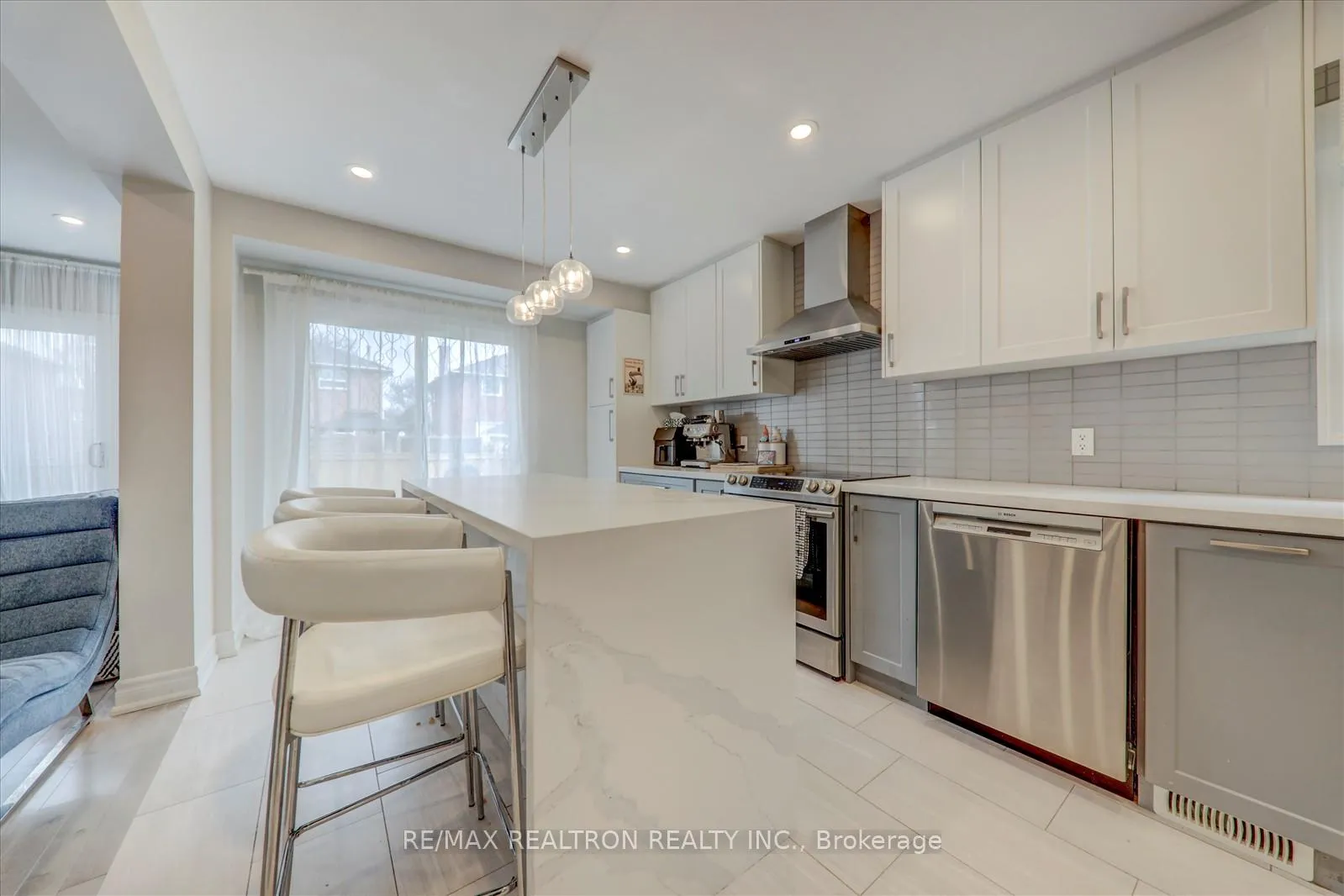 Photo 9 of 16 Larkin Avenue, Markham, Markham Village — HOMEH