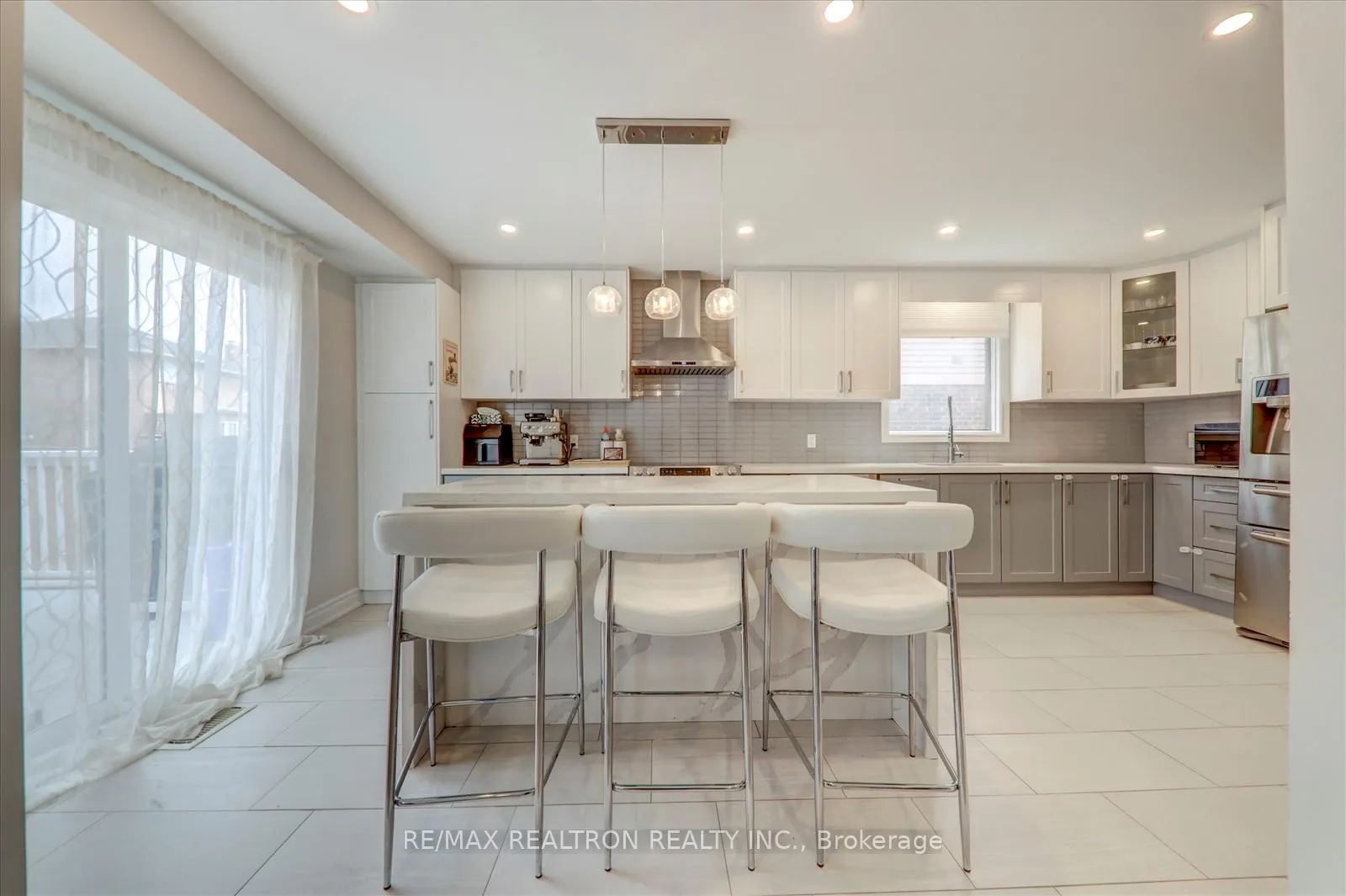 Photo 10 of 16 Larkin Avenue, Markham, Markham Village — HOMEH