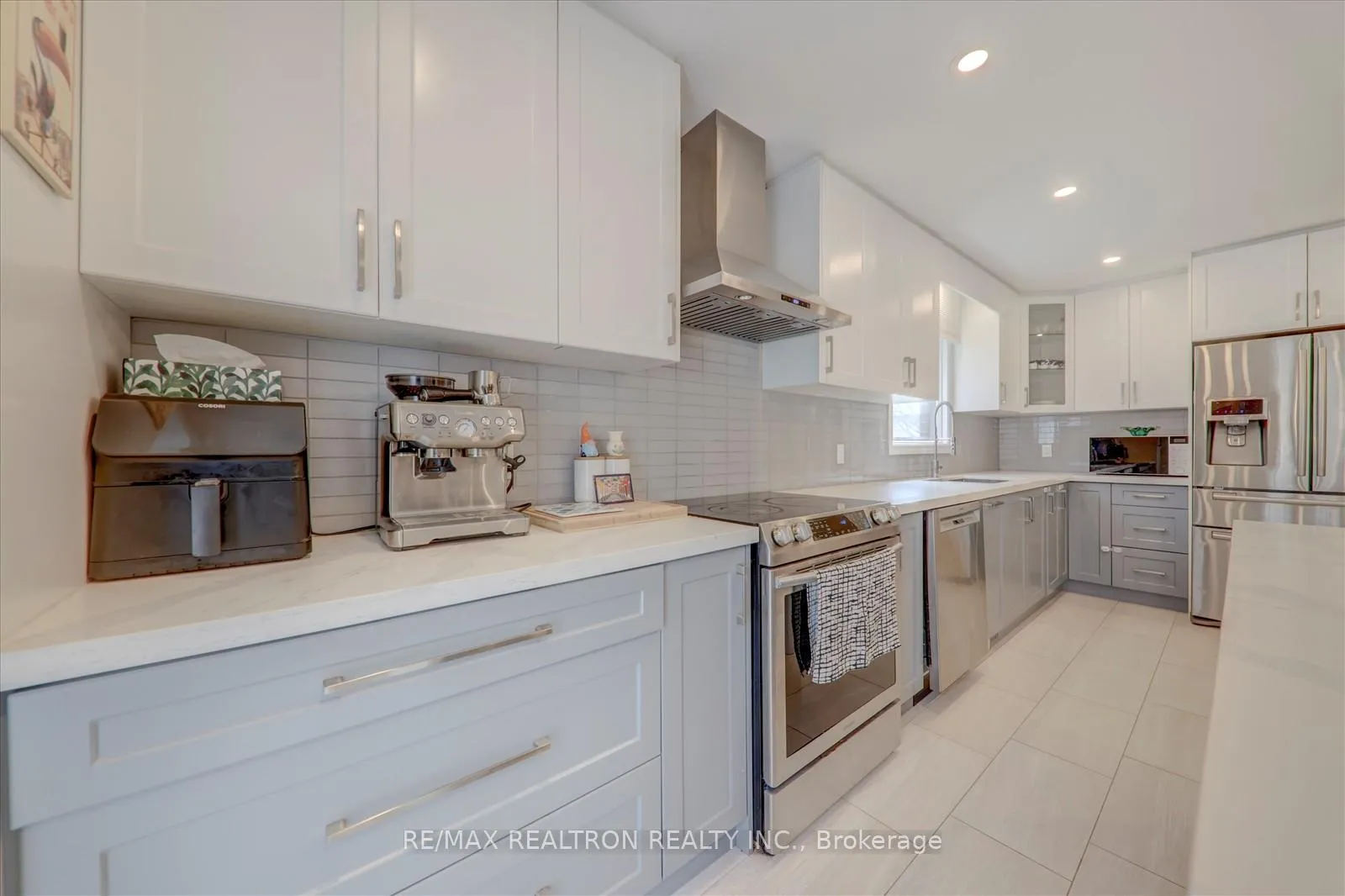 Photo 11 of 16 Larkin Avenue, Markham, Markham Village — HOMEH
