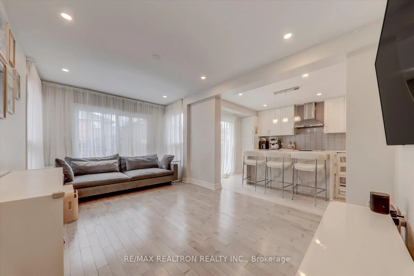 Photo 13 of 16 Larkin Avenue, Markham, Markham Village — HOMEH
