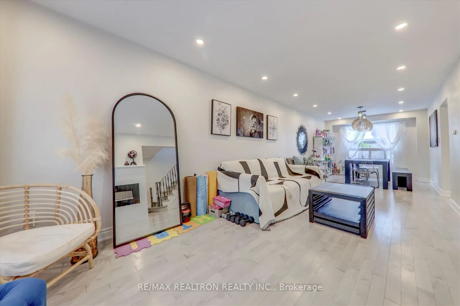 Photo 18 of 16 Larkin Avenue, Markham, Markham Village — HOMEH