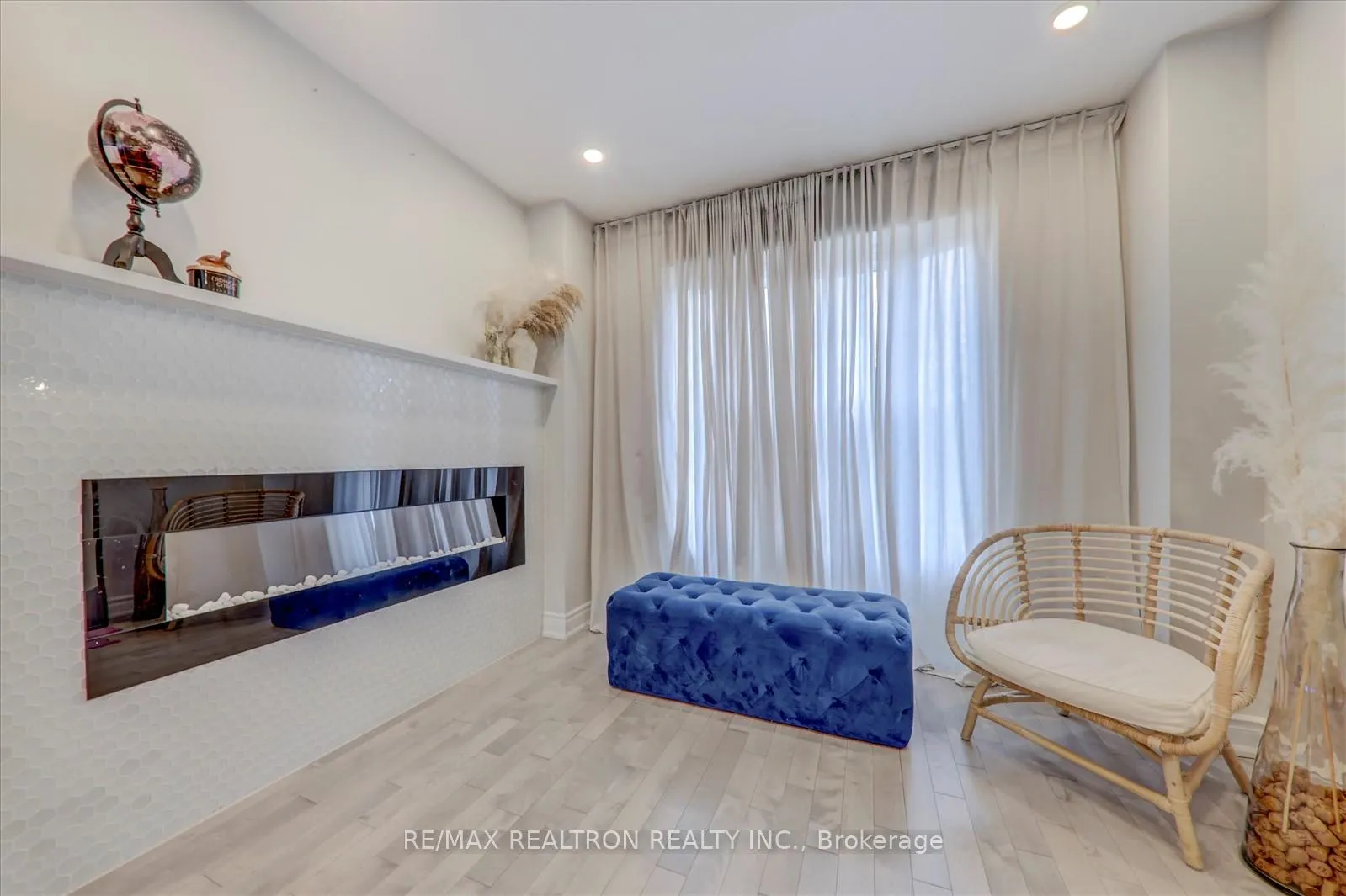 Photo 19 of 16 Larkin Avenue, Markham, Markham Village — HOMEH