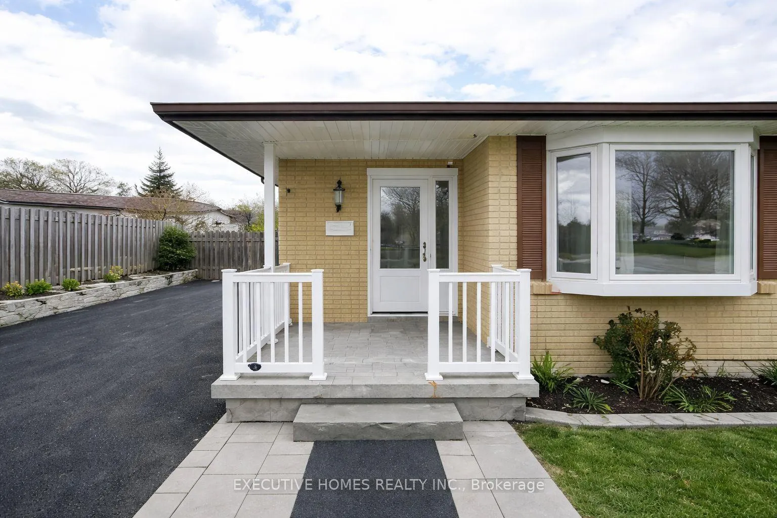 Photo 2 of 6 Manderley Pl, Brampton, Central Park — HOMEH