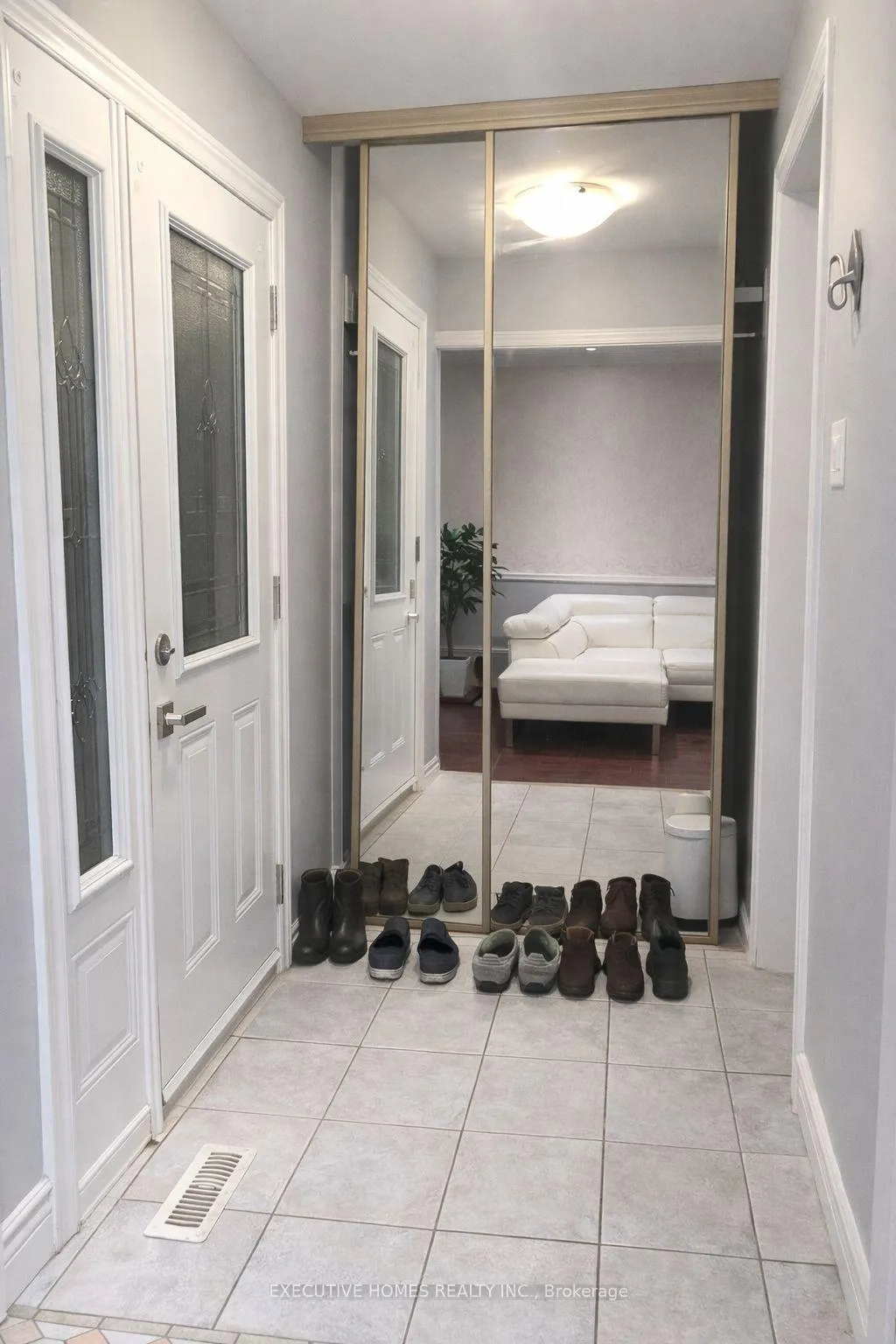 Photo 3 of 6 Manderley Pl, Brampton, Central Park — HOMEH