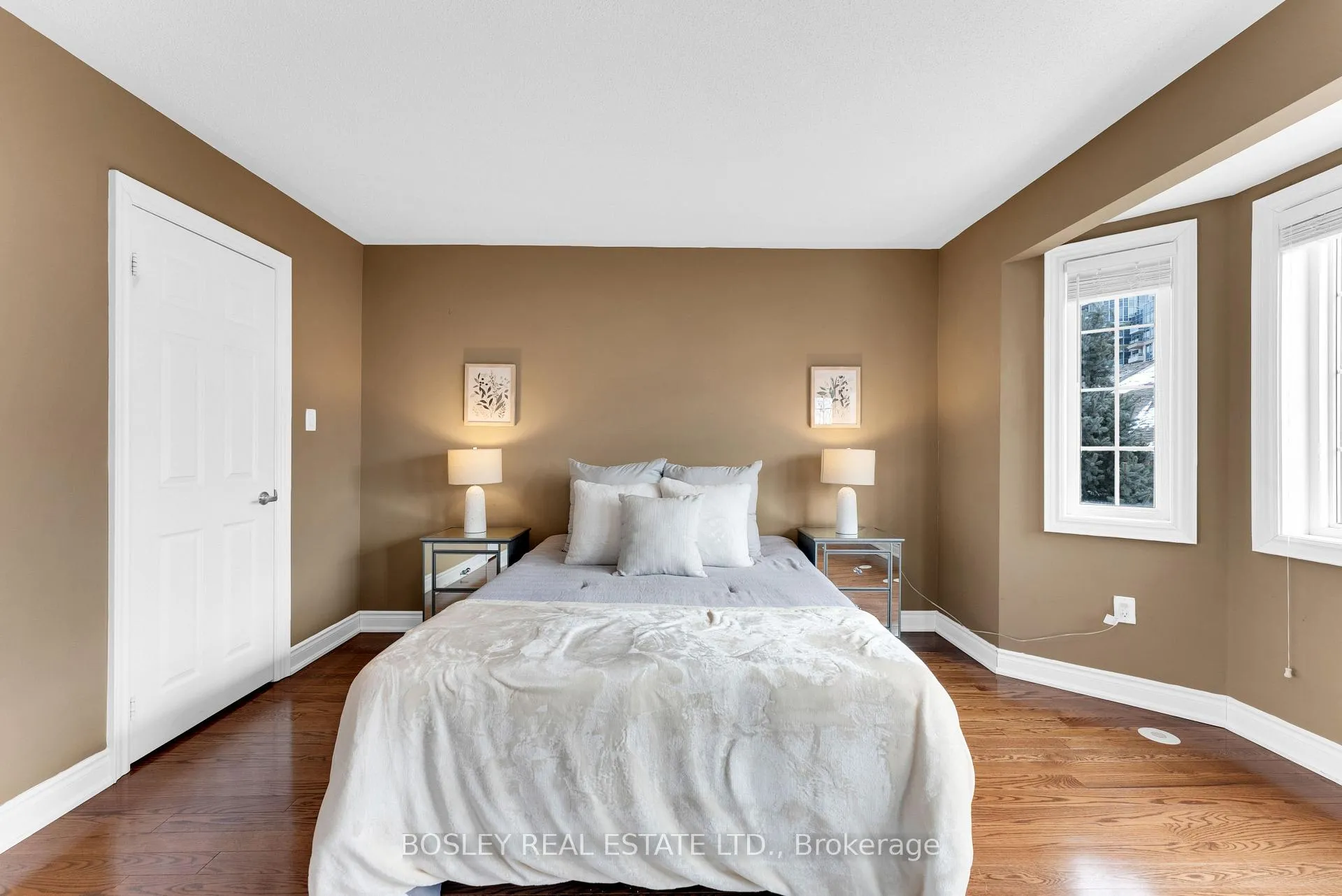 Photo 15 of 21 Legends Way, Markham, Unionville — HOMEH