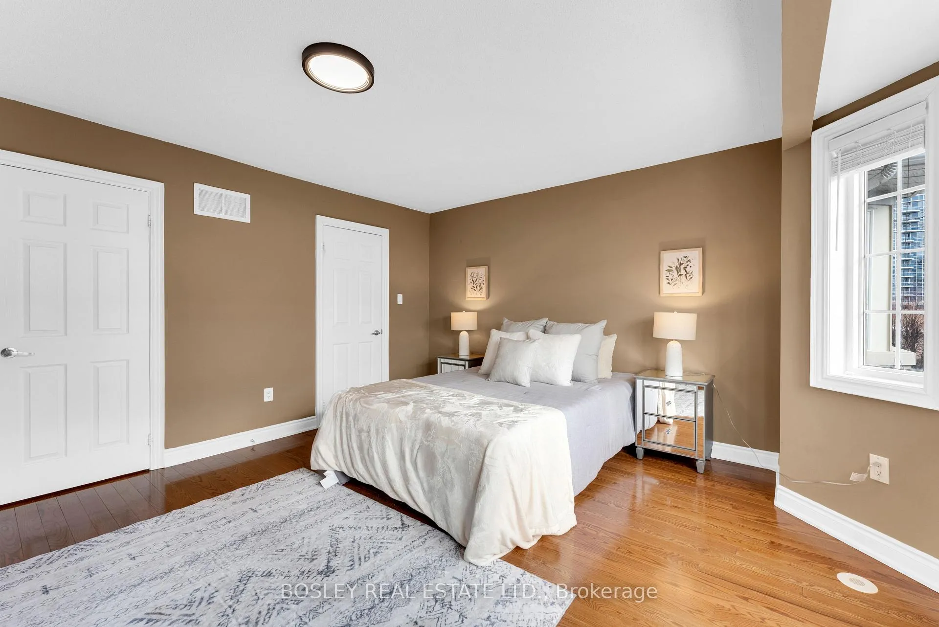 Photo 17 of 21 Legends Way, Markham, Unionville — HOMEH