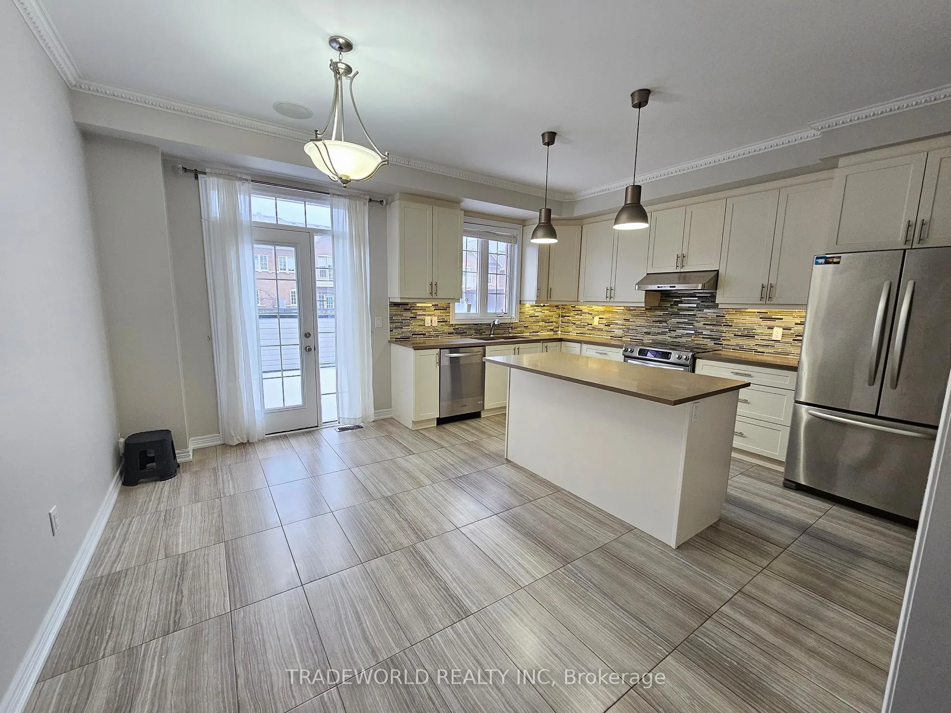 Photo 5 of 61 Memon Place, Markham, Wismer — HOMEH