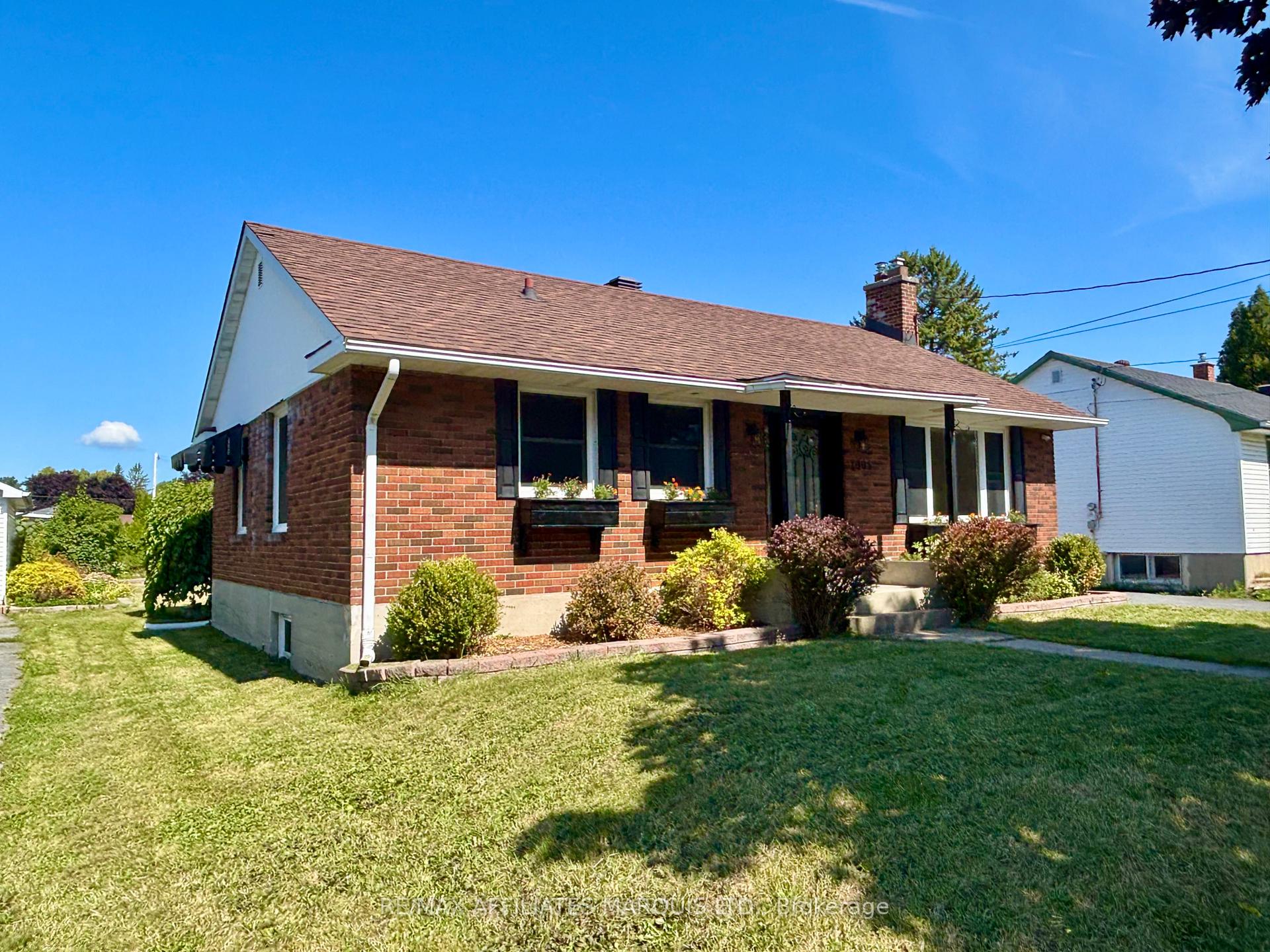 Photo 3 of 1005 Leonard Avenue, Cornwall — HOMEH