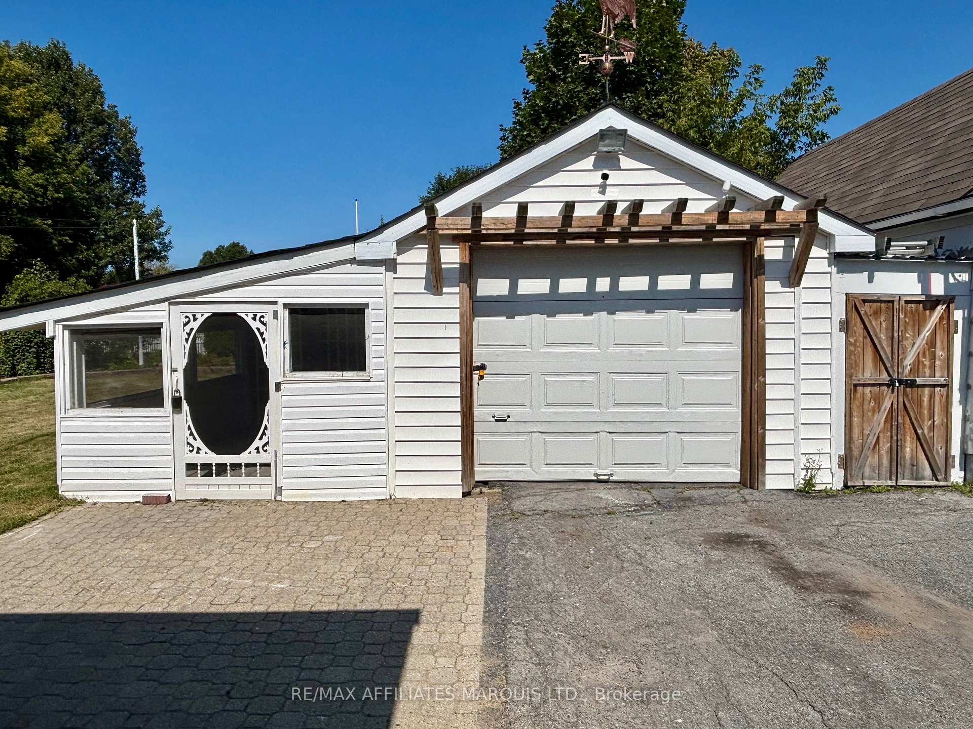 Photo 4 of 1005 Leonard Avenue, Cornwall — HOMEH