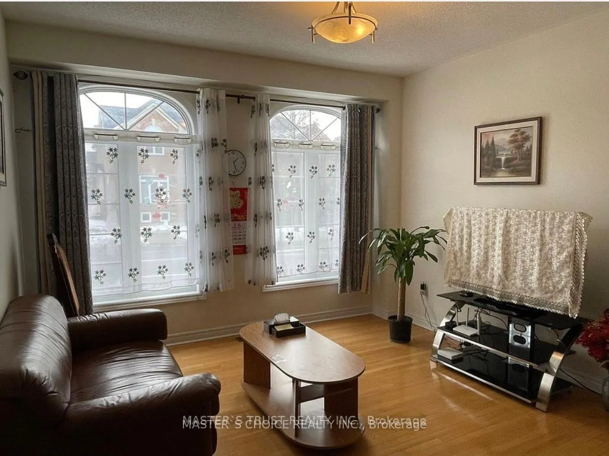 Photo 2 of 152 Bur Oak Avenue, Markham, Berczy — HOMEH